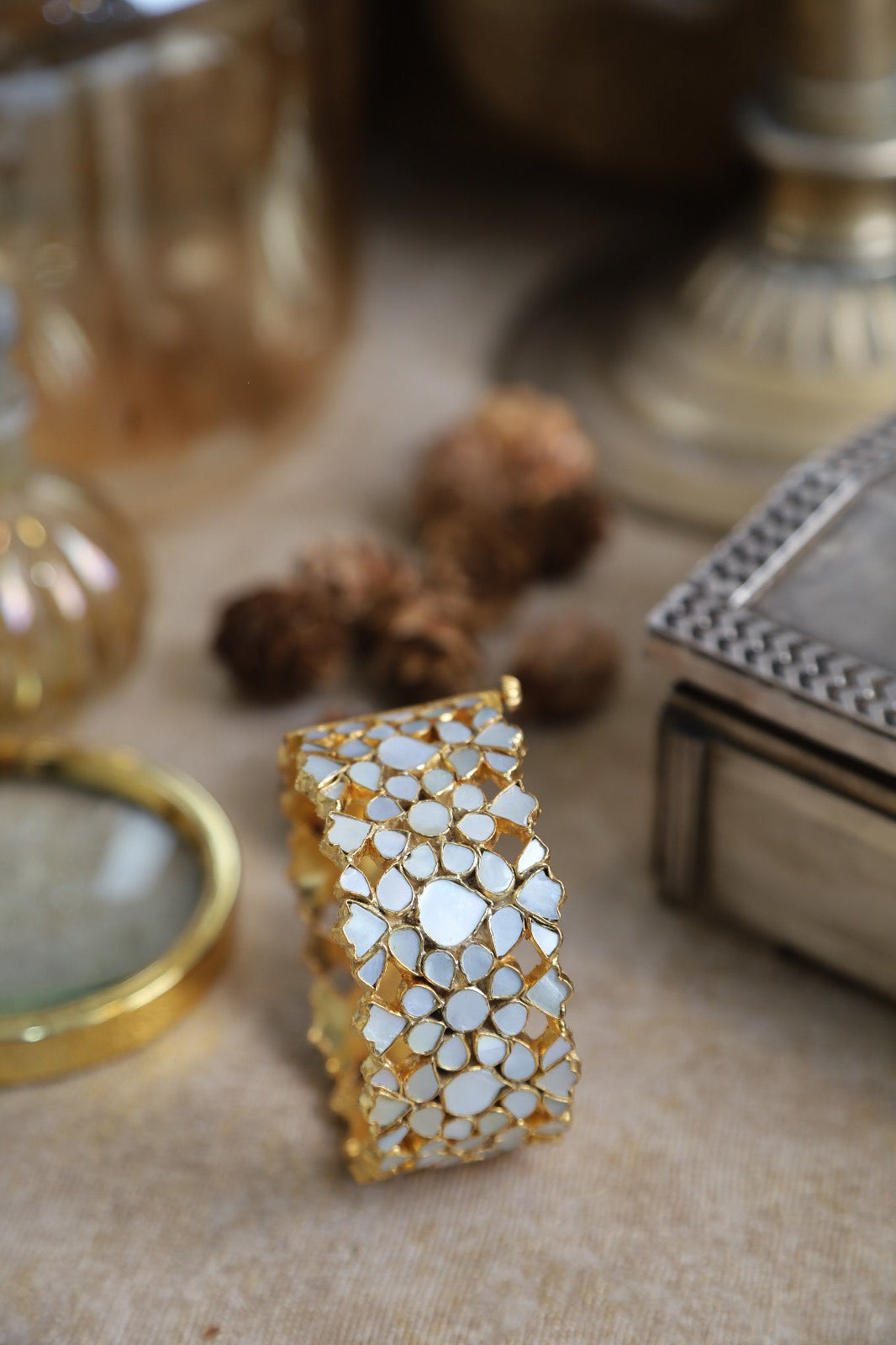 SJB1005- White Colour Gold Plated Mother of Pearl Bangle