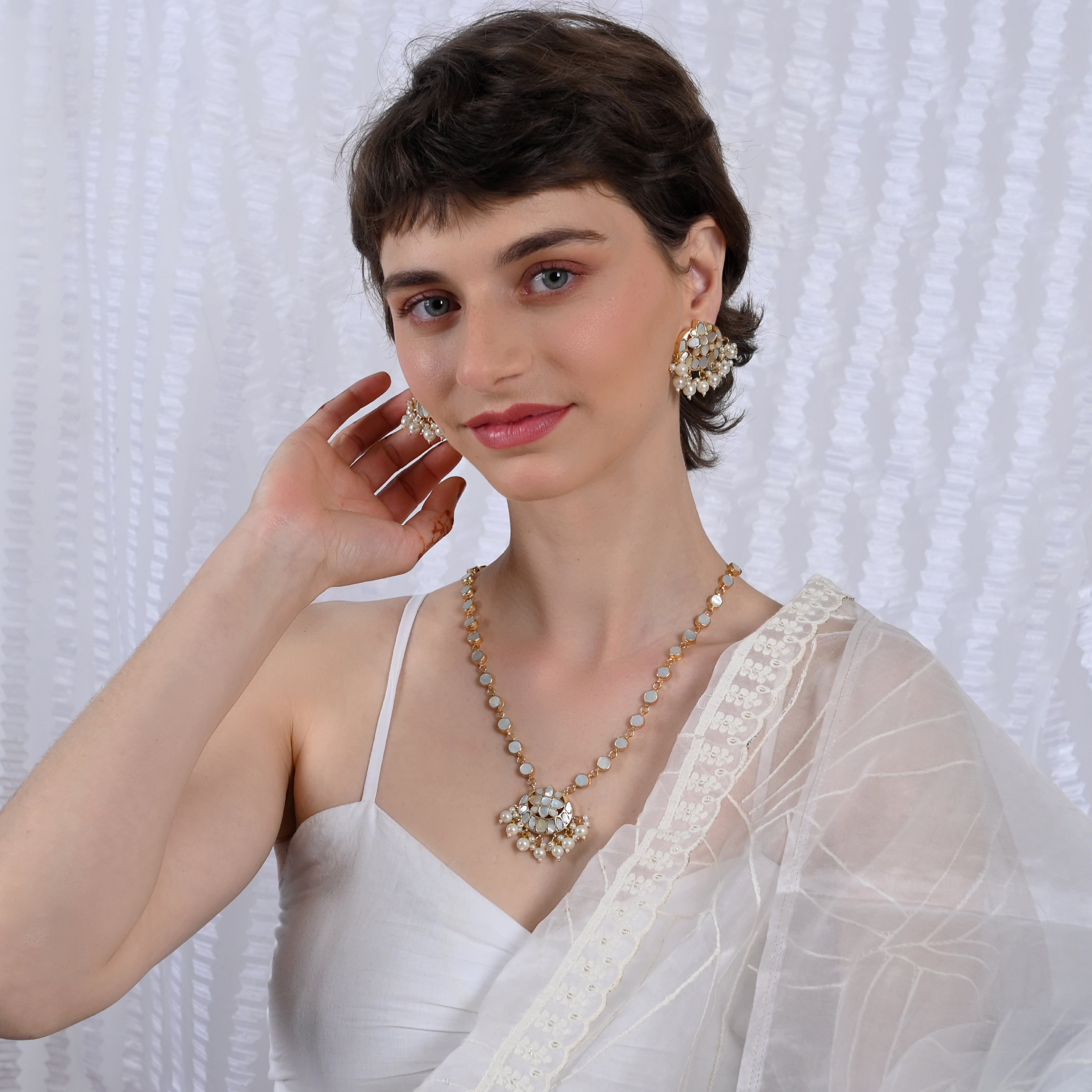 SJN1087- White Colour Gold Plated Mother of Pearl Pendant with Earrings