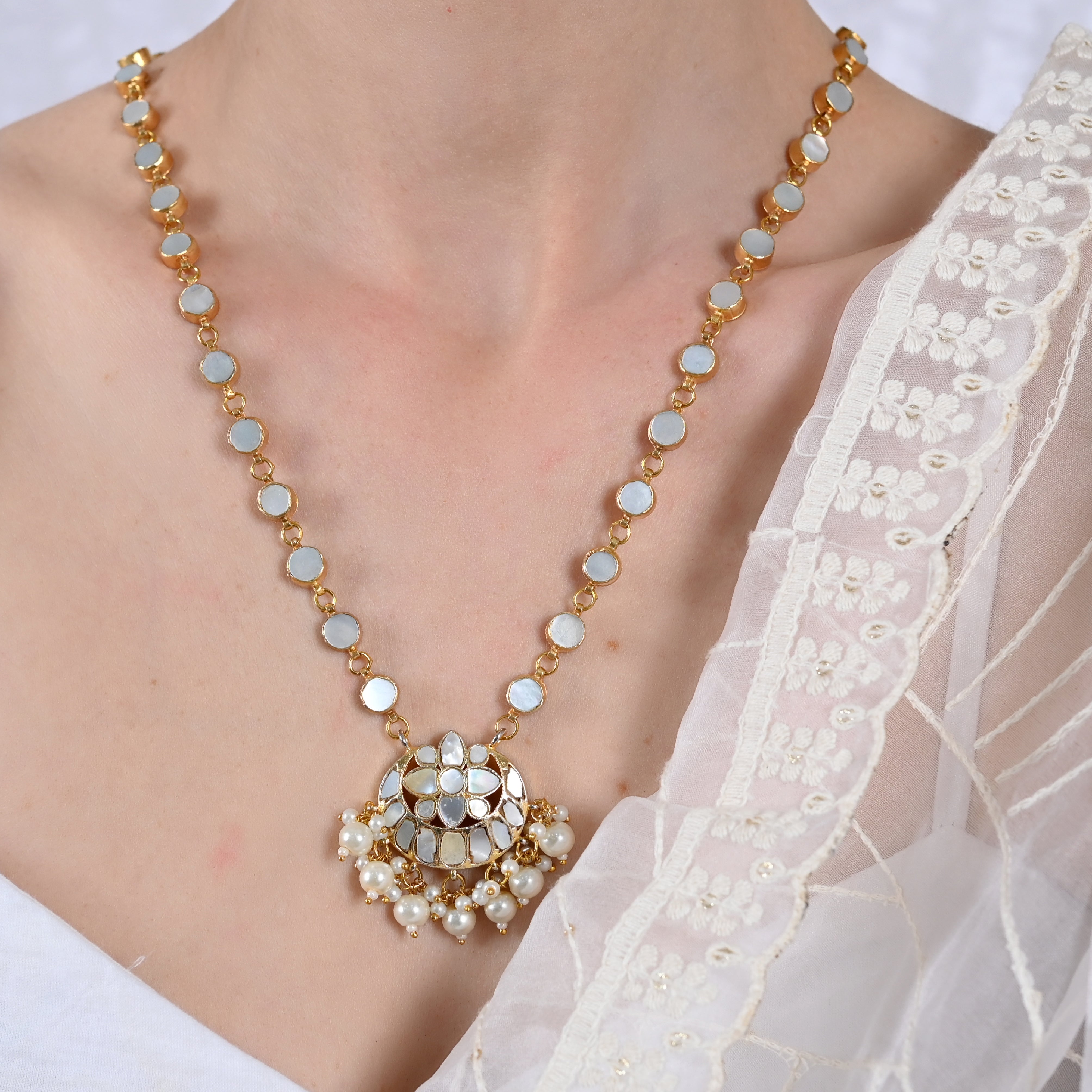 SJN1087- White Colour Gold Plated Mother of Pearl Pendant with Earrings