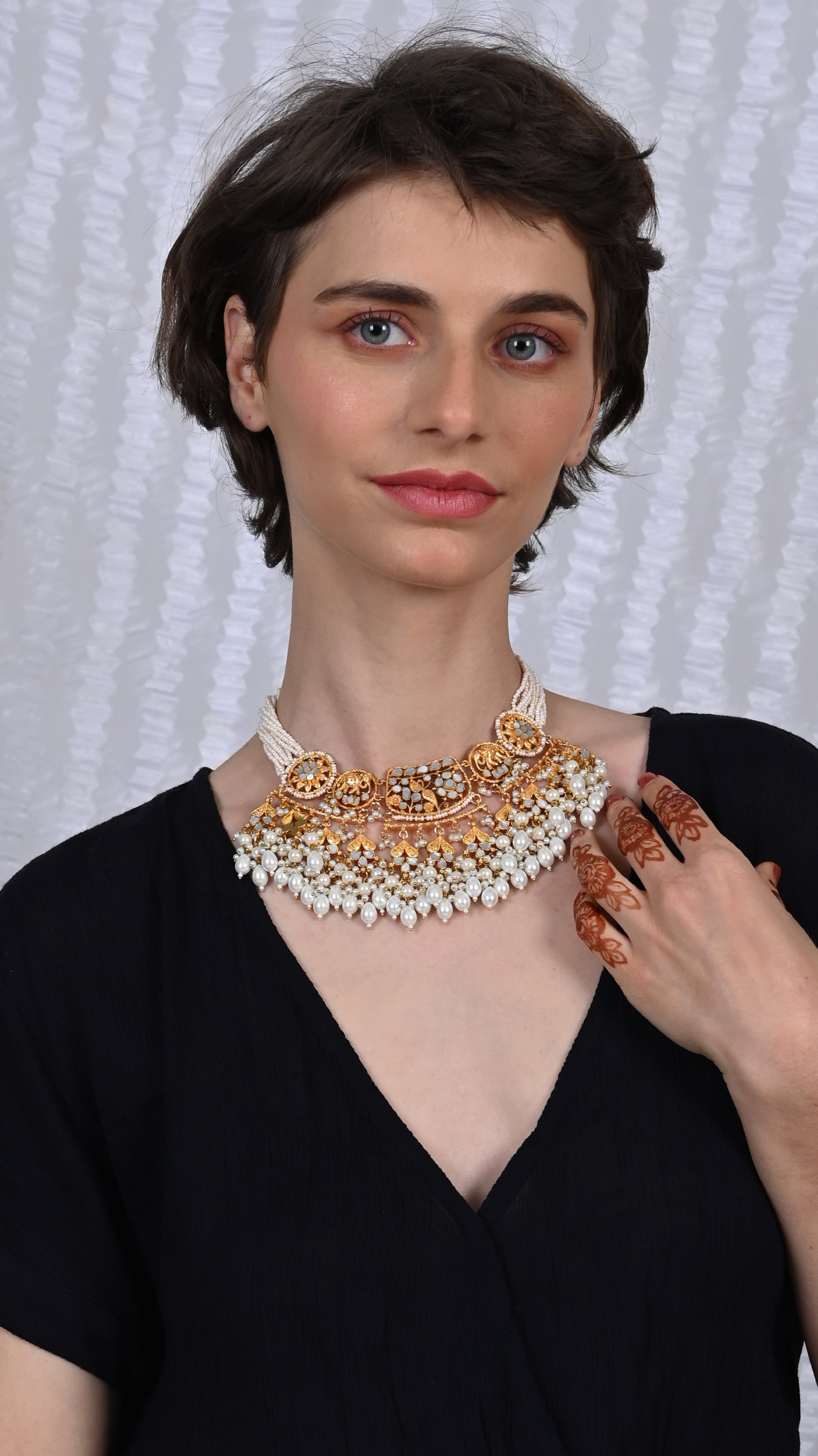 SJN1030- White Colour Gold Plated Mother of Pearl Choker with Earrings