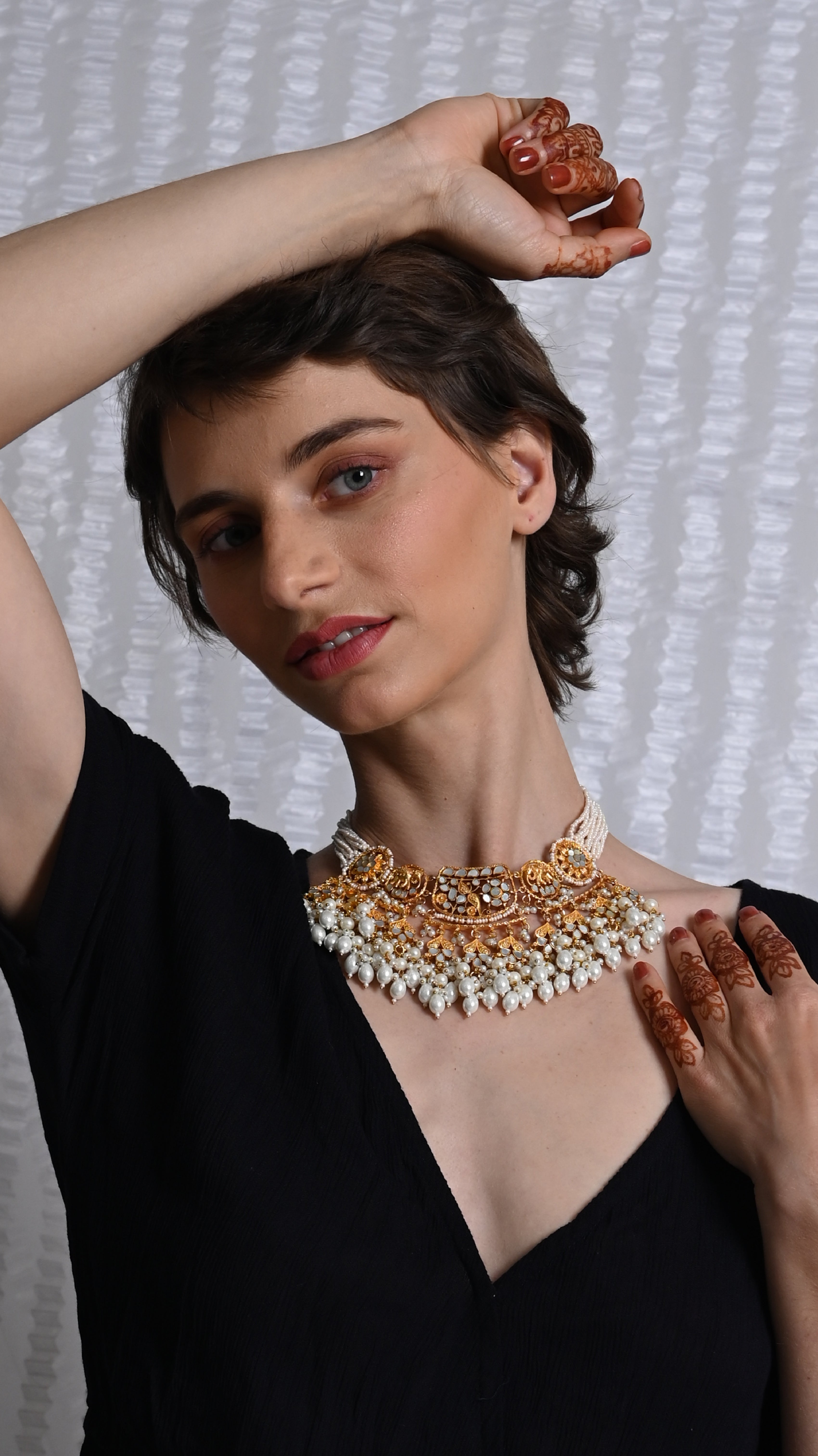 SJN1030- White Colour Gold Plated Mother of Pearl Choker with Earrings