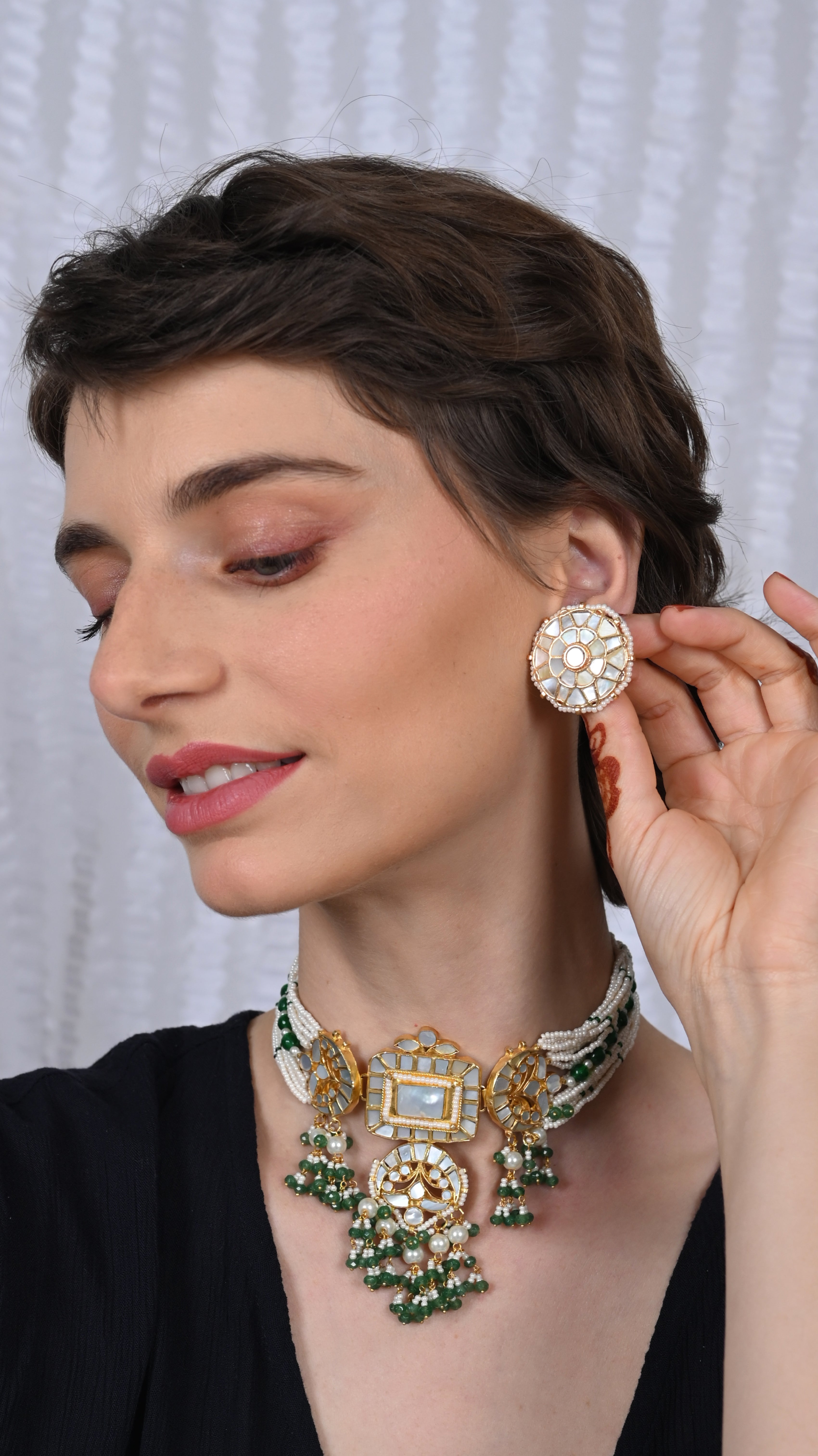 SJN1032- White and Green Colour Gold Plated Mother of Pearl Choker with Earrings