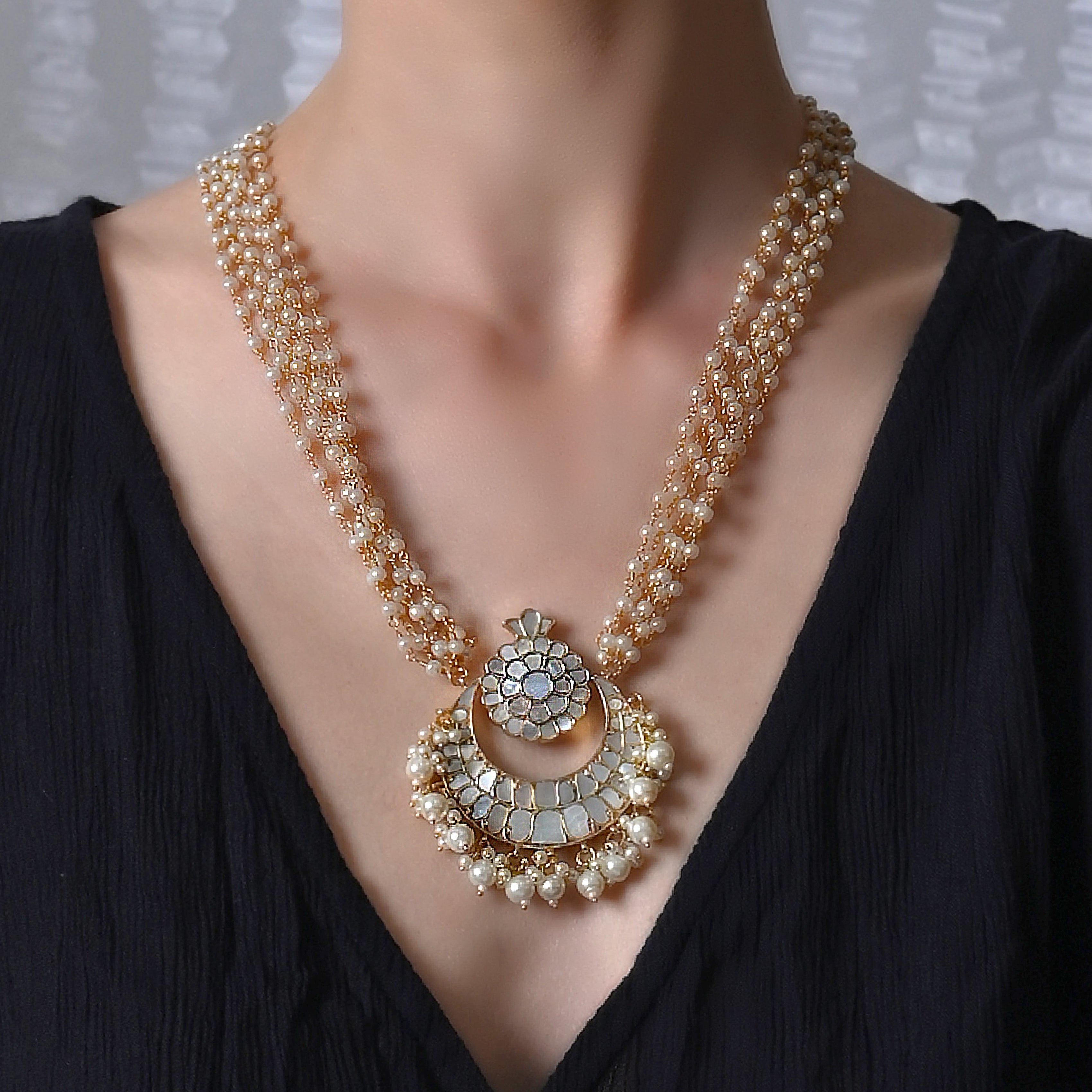 SJN1088- White Colour Gold Plated Mother of Pearl Pendant
