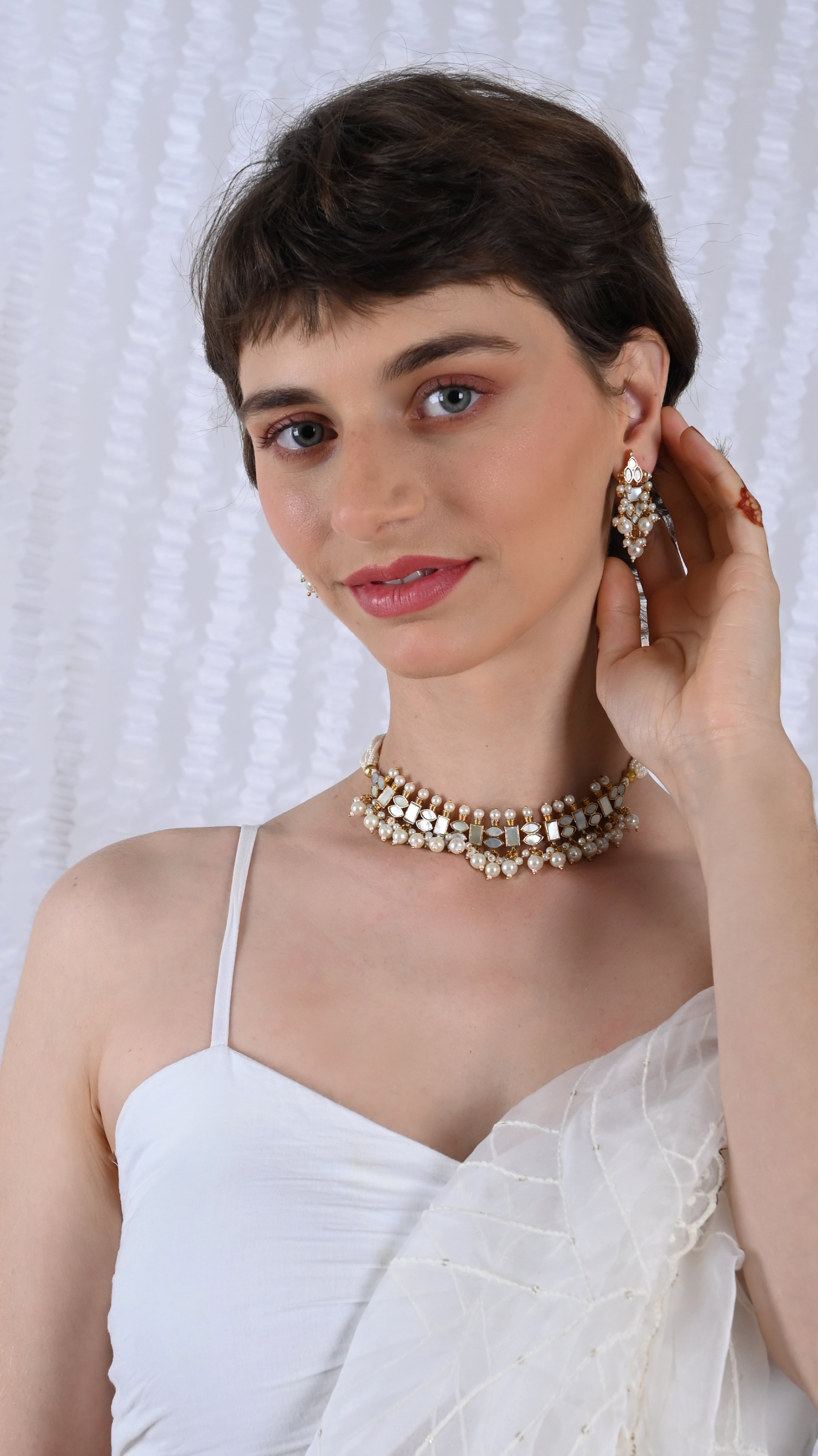 SJN1023- White Colour Gold Plated Mother of Pearl Choker with Earrings