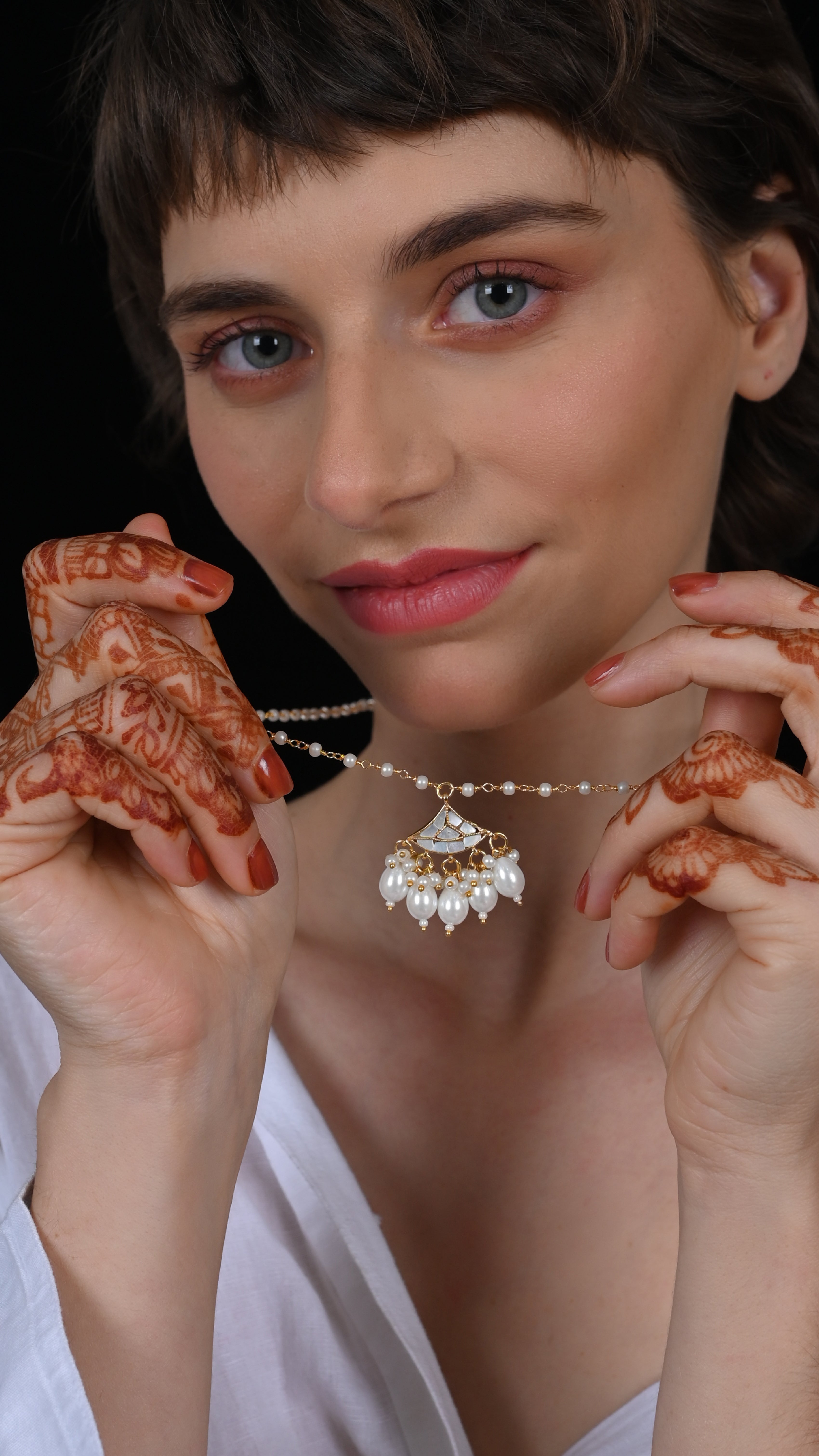 SJN1093- White Colour Gold Plated Mother of Pearl Pendant