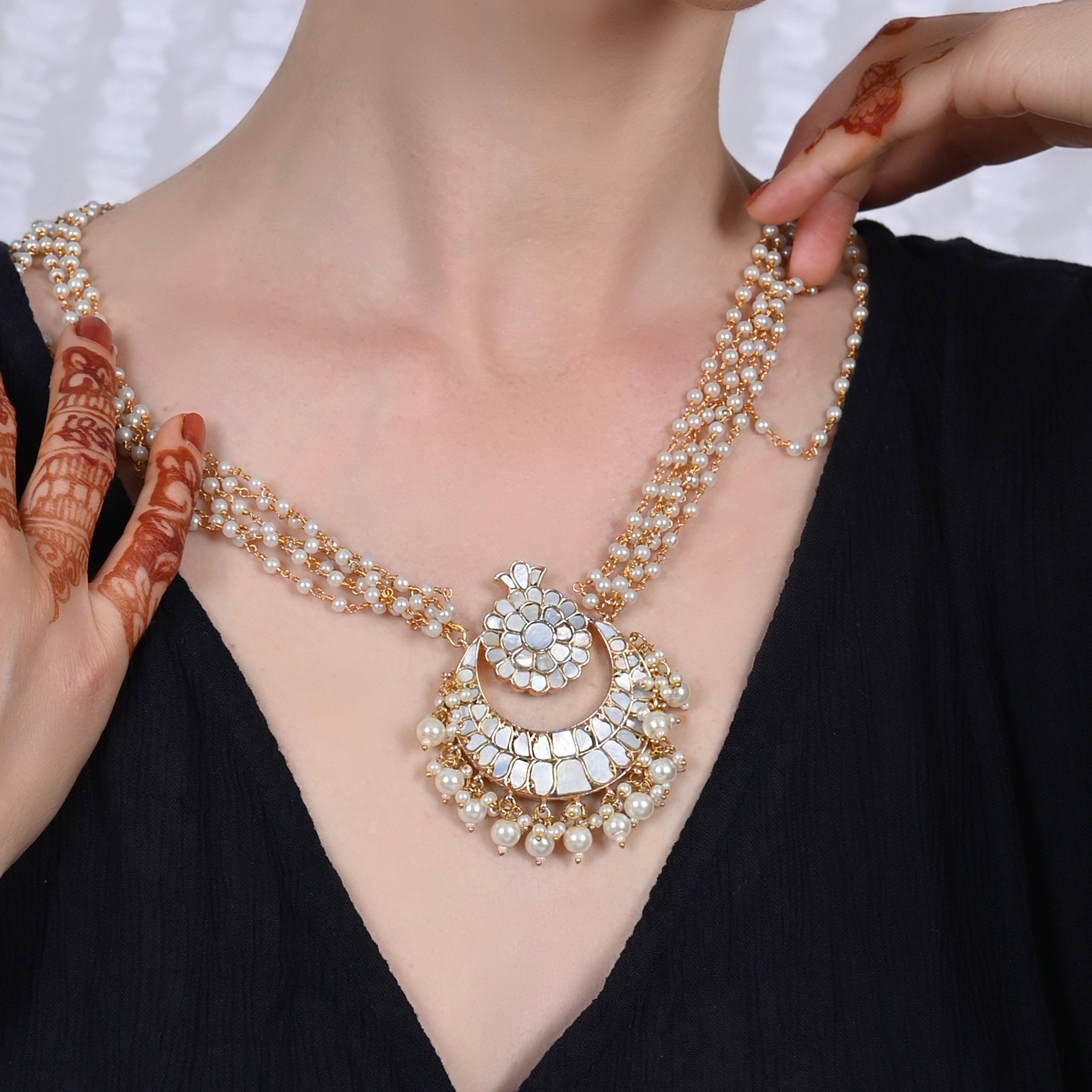 SJN1088- White Colour Gold Plated Mother of Pearl Pendant