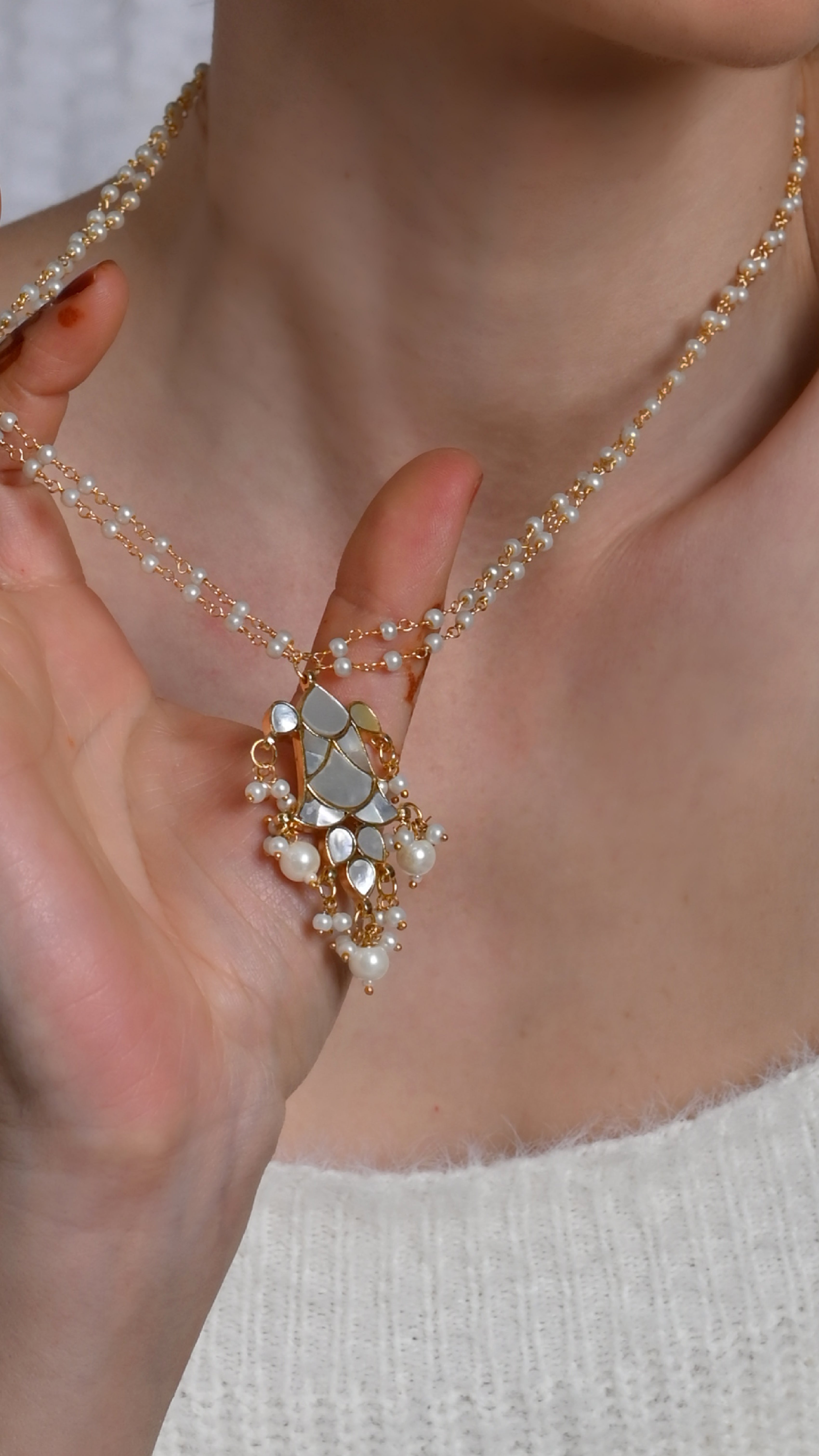 SJN1096- White Colour Gold Plated Mother of Pearl Pendant
