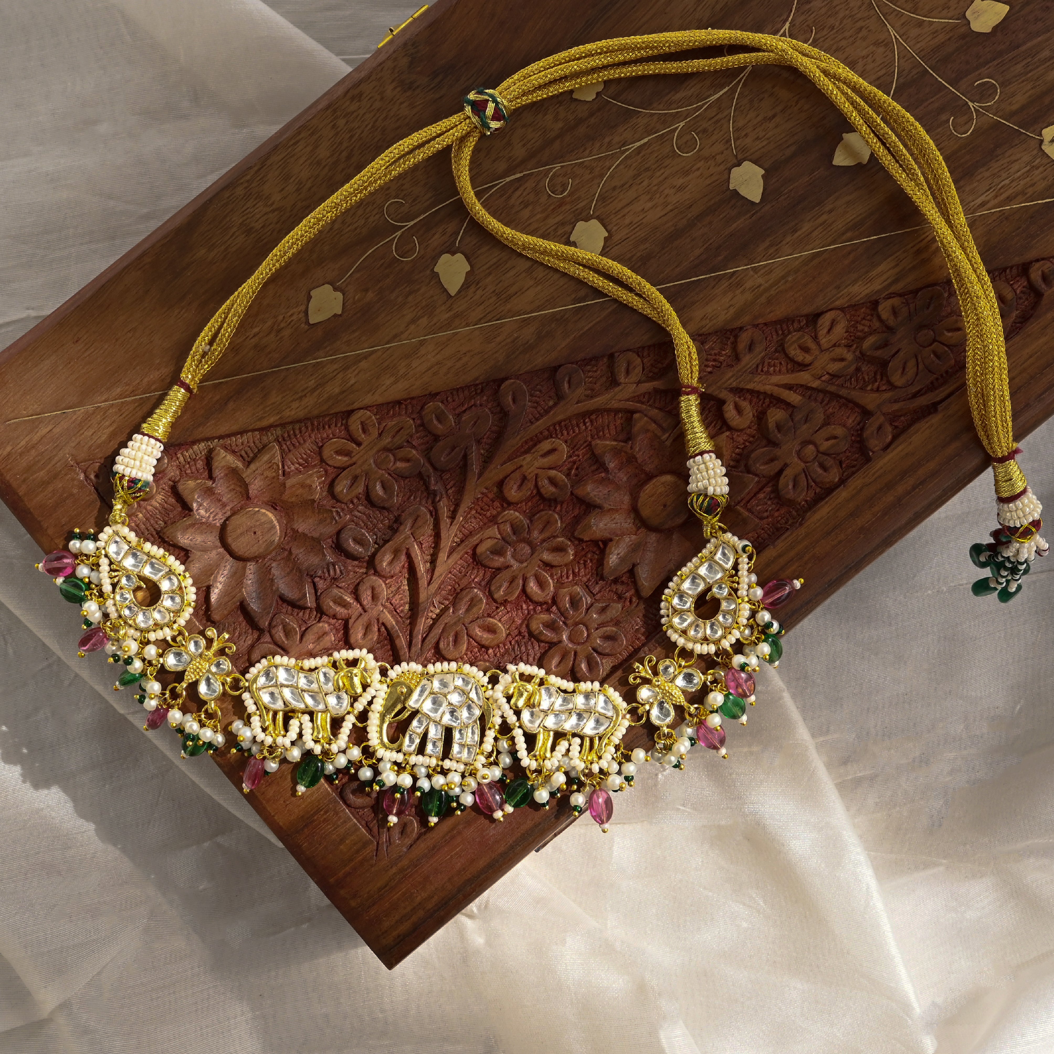 SJN1045- White Colour Gold Plated Jadau Kundan Motif Choker