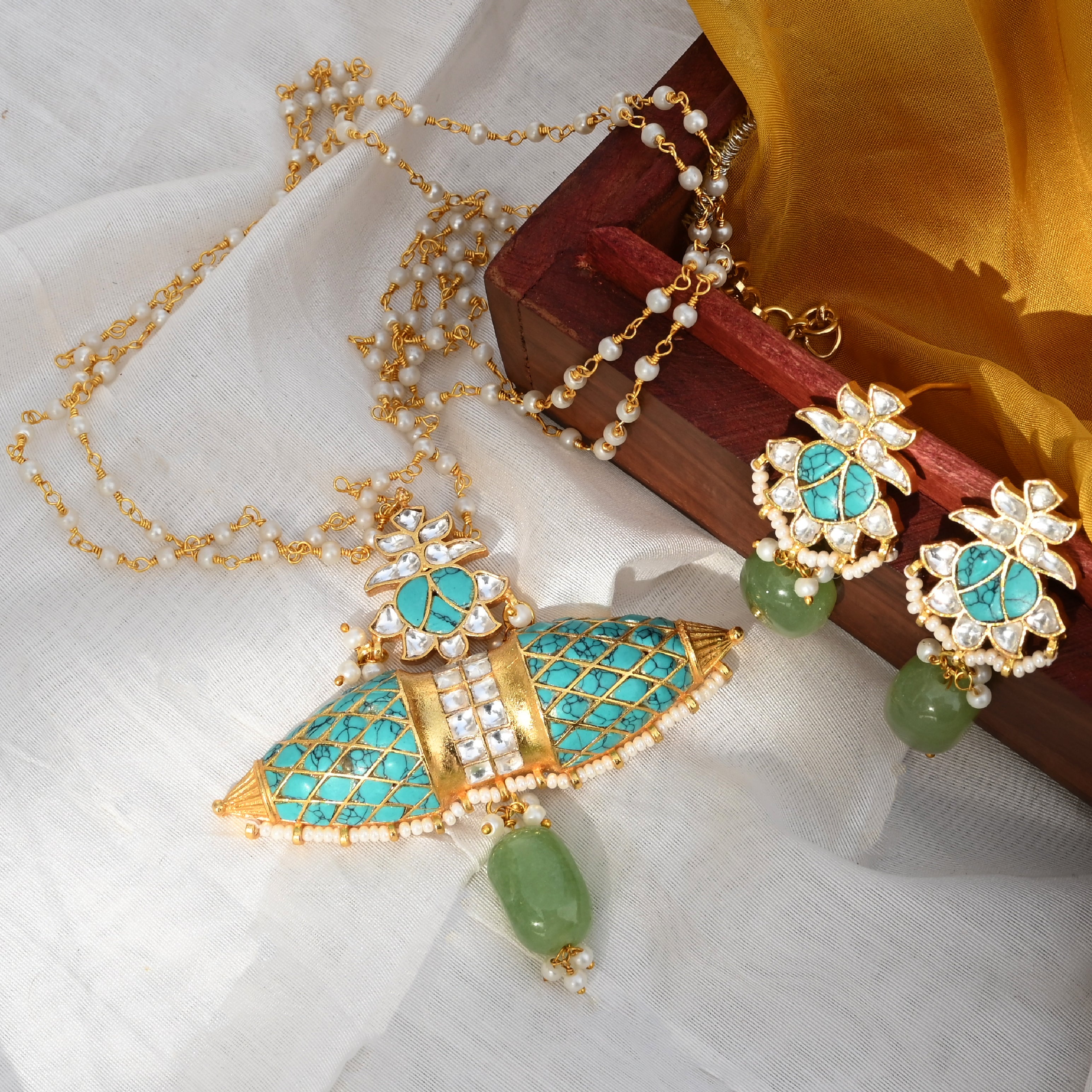 SJN1099- Blue Colour Gold Plated Jadau Kundan Pendant with Earrings