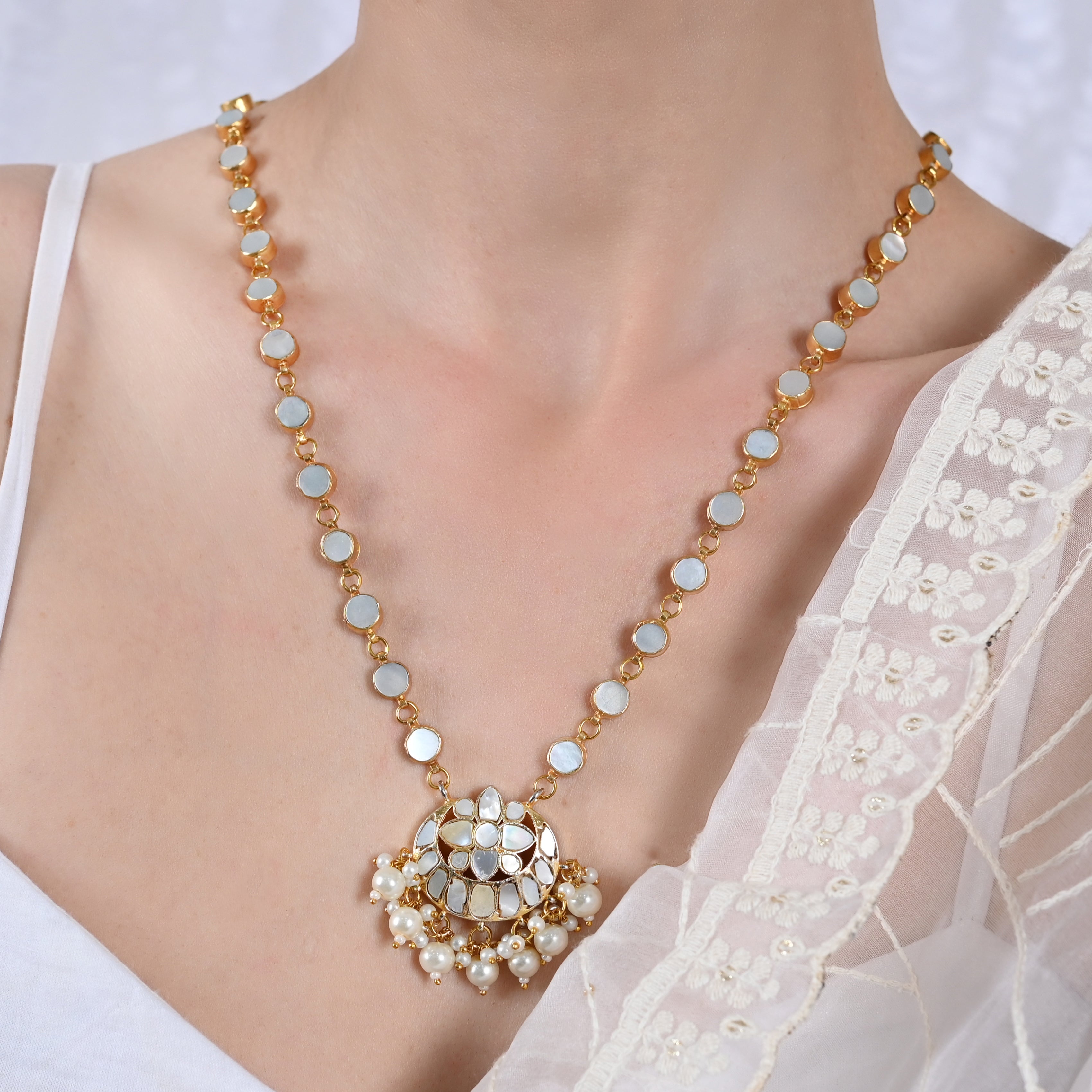 SJN1087- White Colour Gold Plated Mother of Pearl Pendant with Earrings