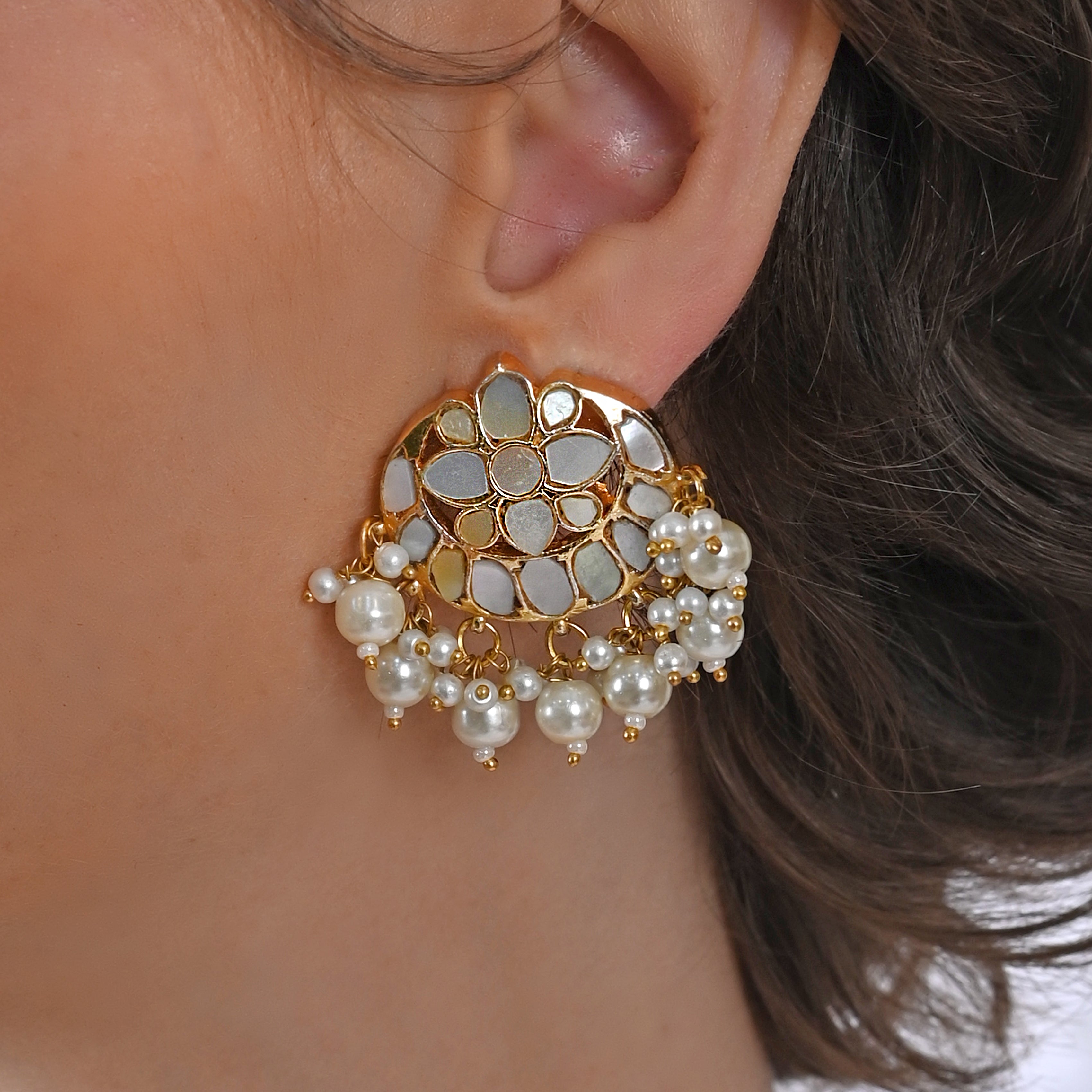 SJN1087- White Colour Gold Plated Mother of Pearl Pendant with Earrings