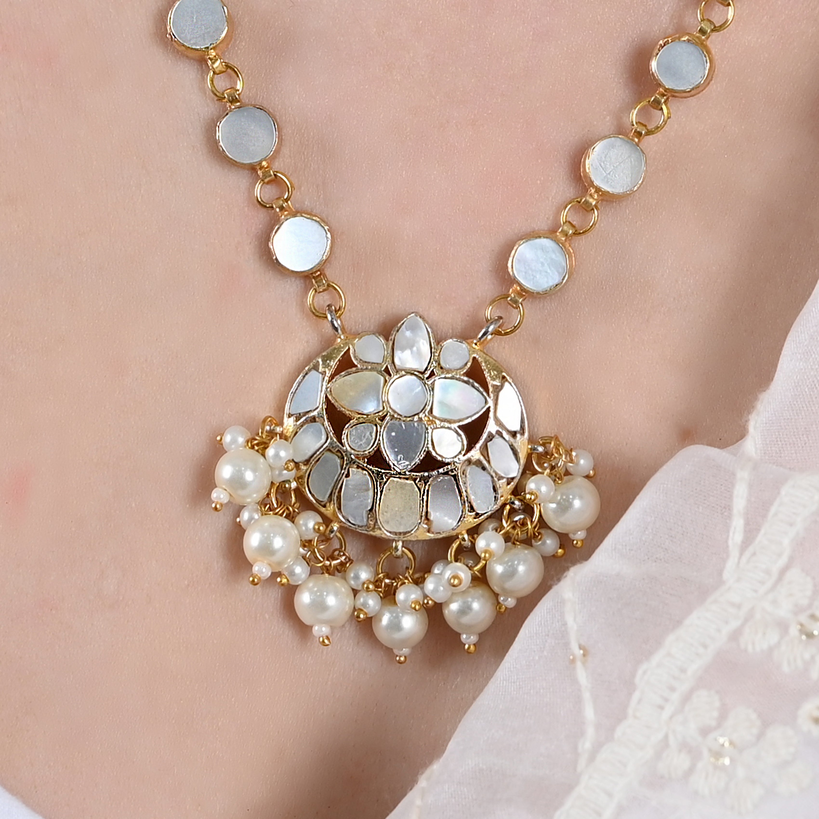 SJN1087- White Colour Gold Plated Mother of Pearl Pendant with Earrings