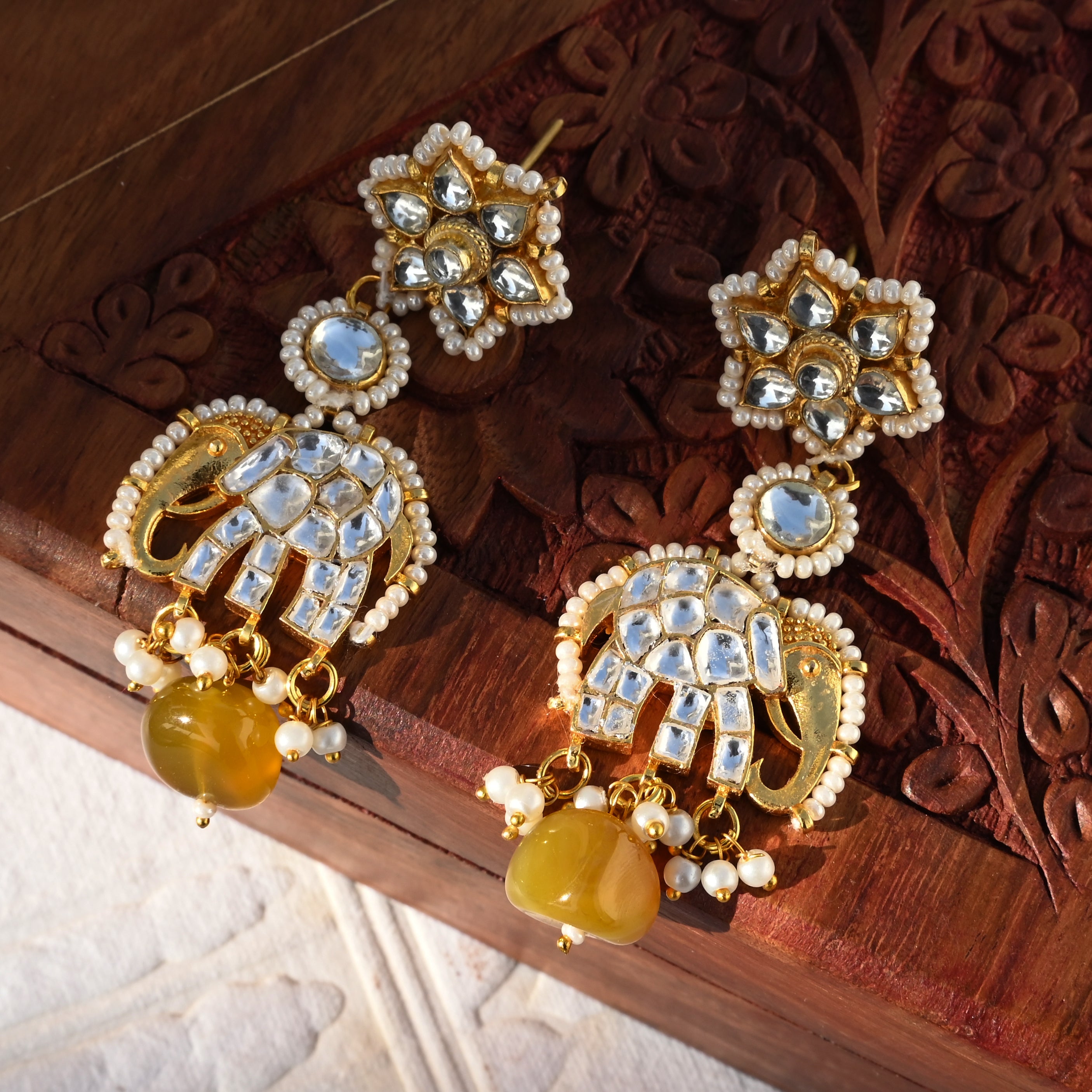 SJE1046- White Colour Gold Plated Jadau Kundan Dangler Earrings