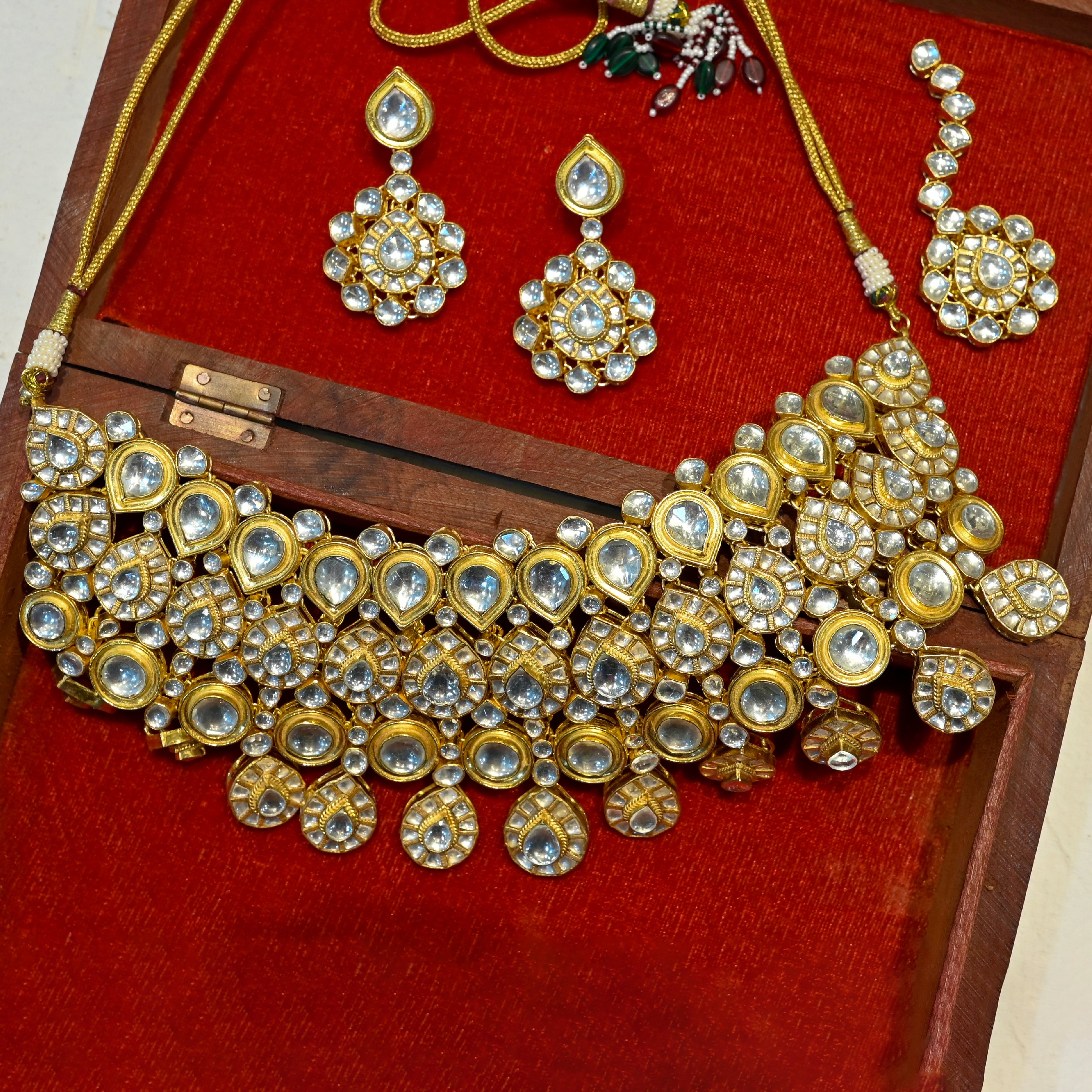 SJN1057- White Colour Gold Plated Jadau Kundan Necklace with Earrings and Tika