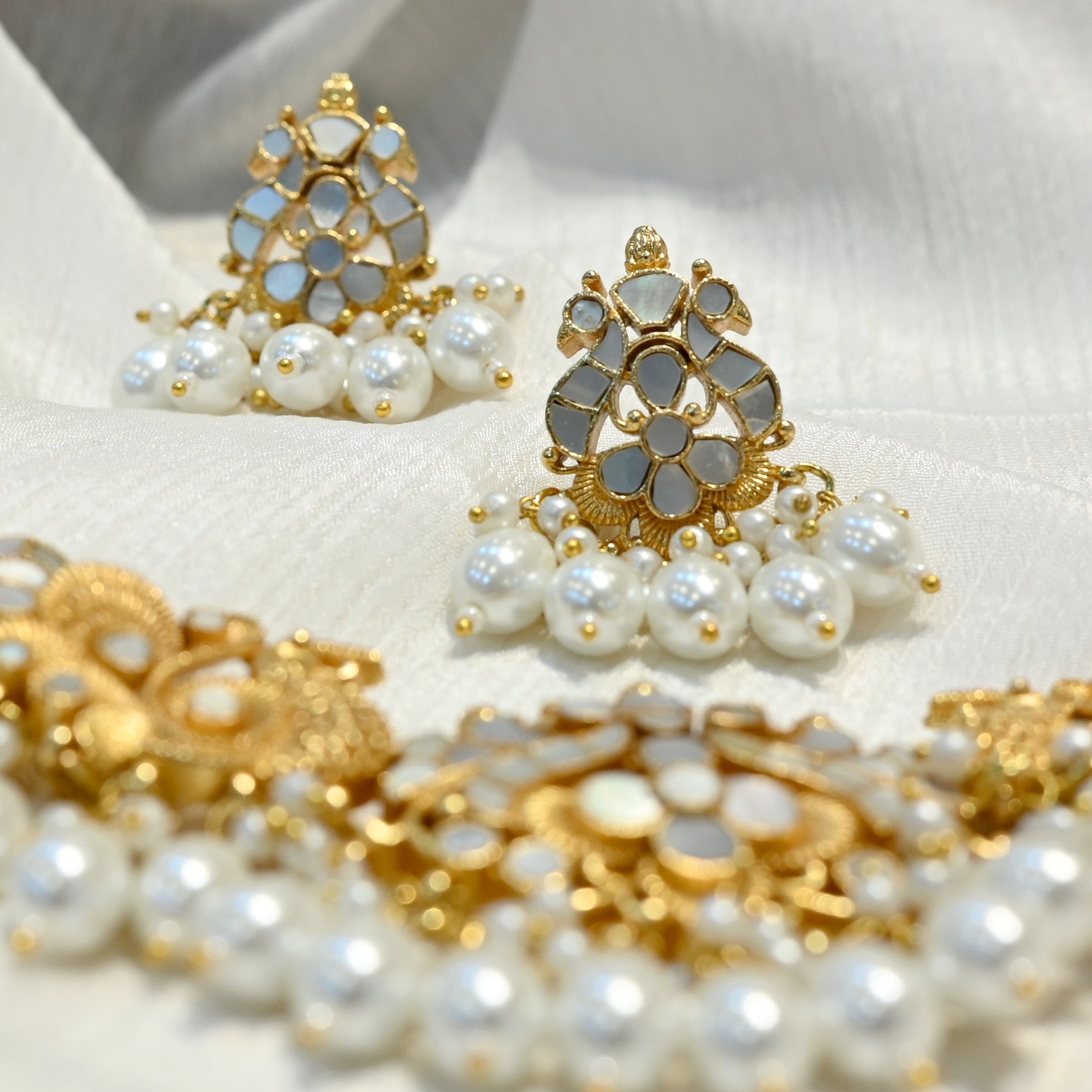 SJC1011- White Colour Gold Plated Mother of Pearl Choker With Earrings