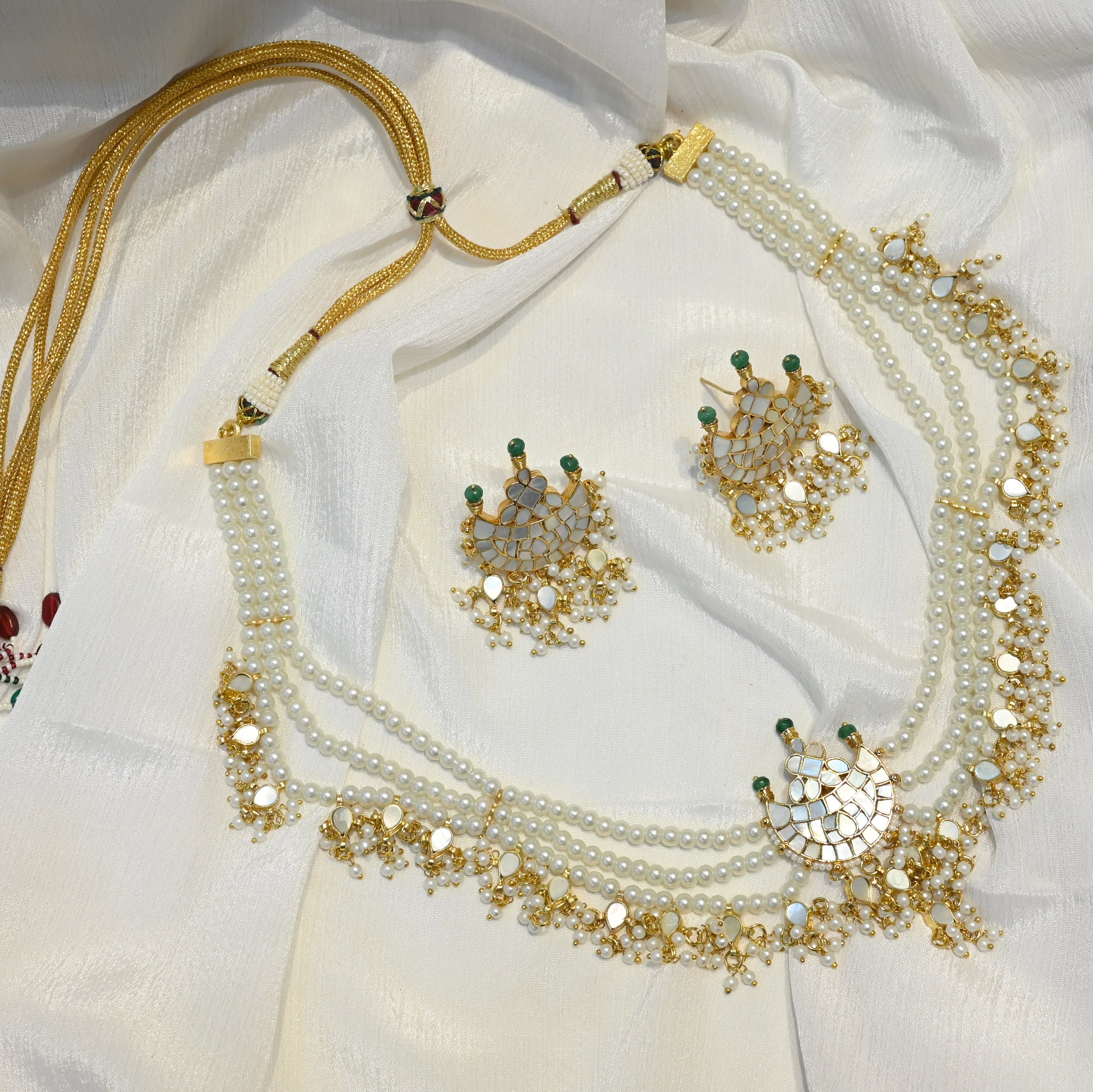 SJN1109- White Colour Gold Plated Mother of Pearl Choker With Earrings