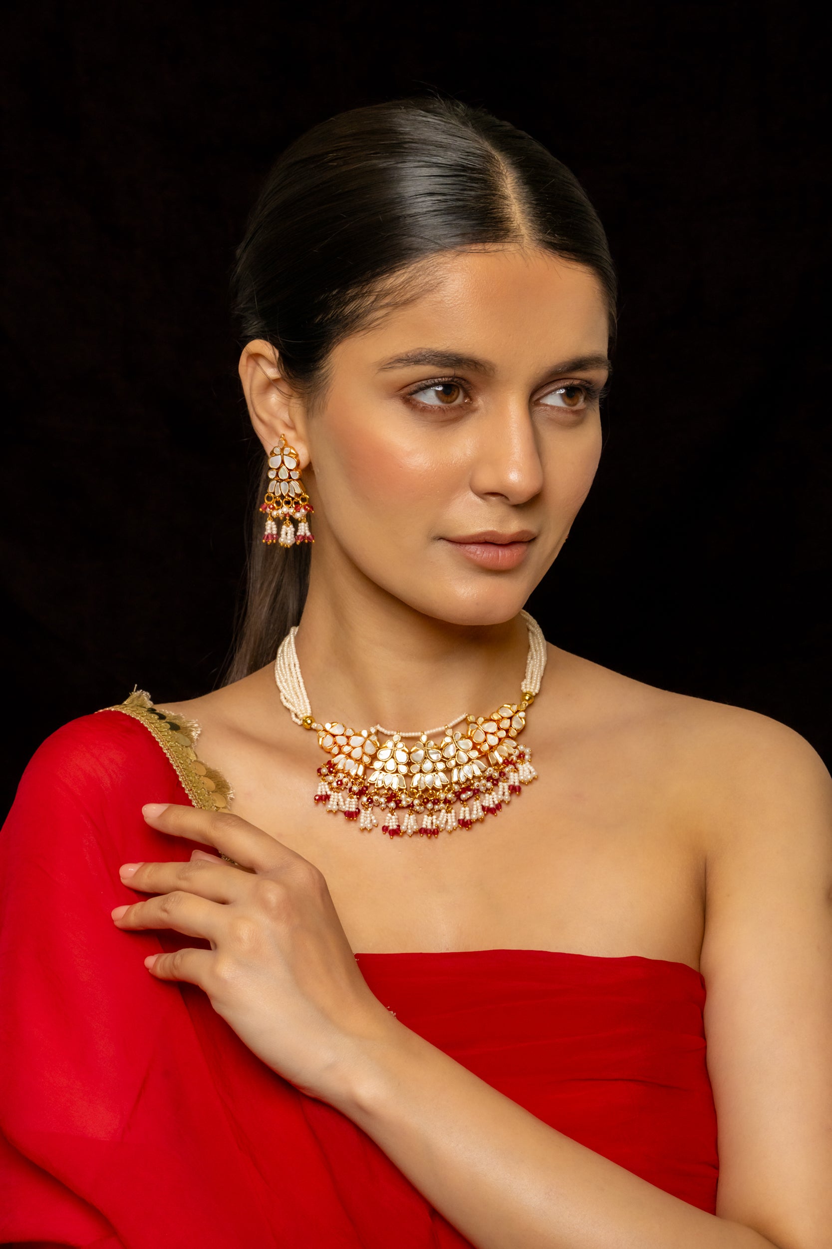 SJC1005- White Colour Gold Plated Mother of Pearl Choker With Earrings