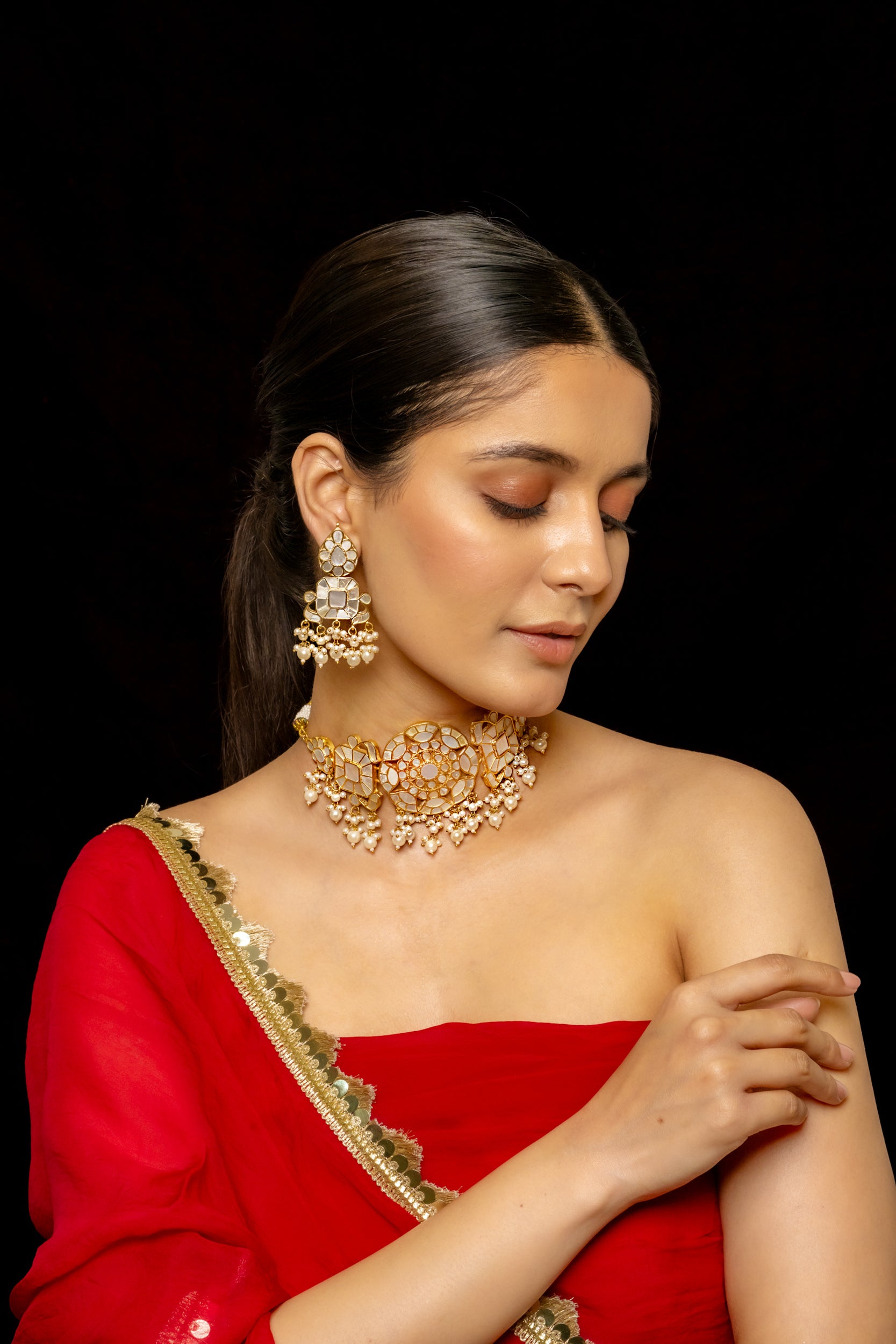 SJC1006- White Colour Gold Plated Mother of Pearl Choker With Earrings