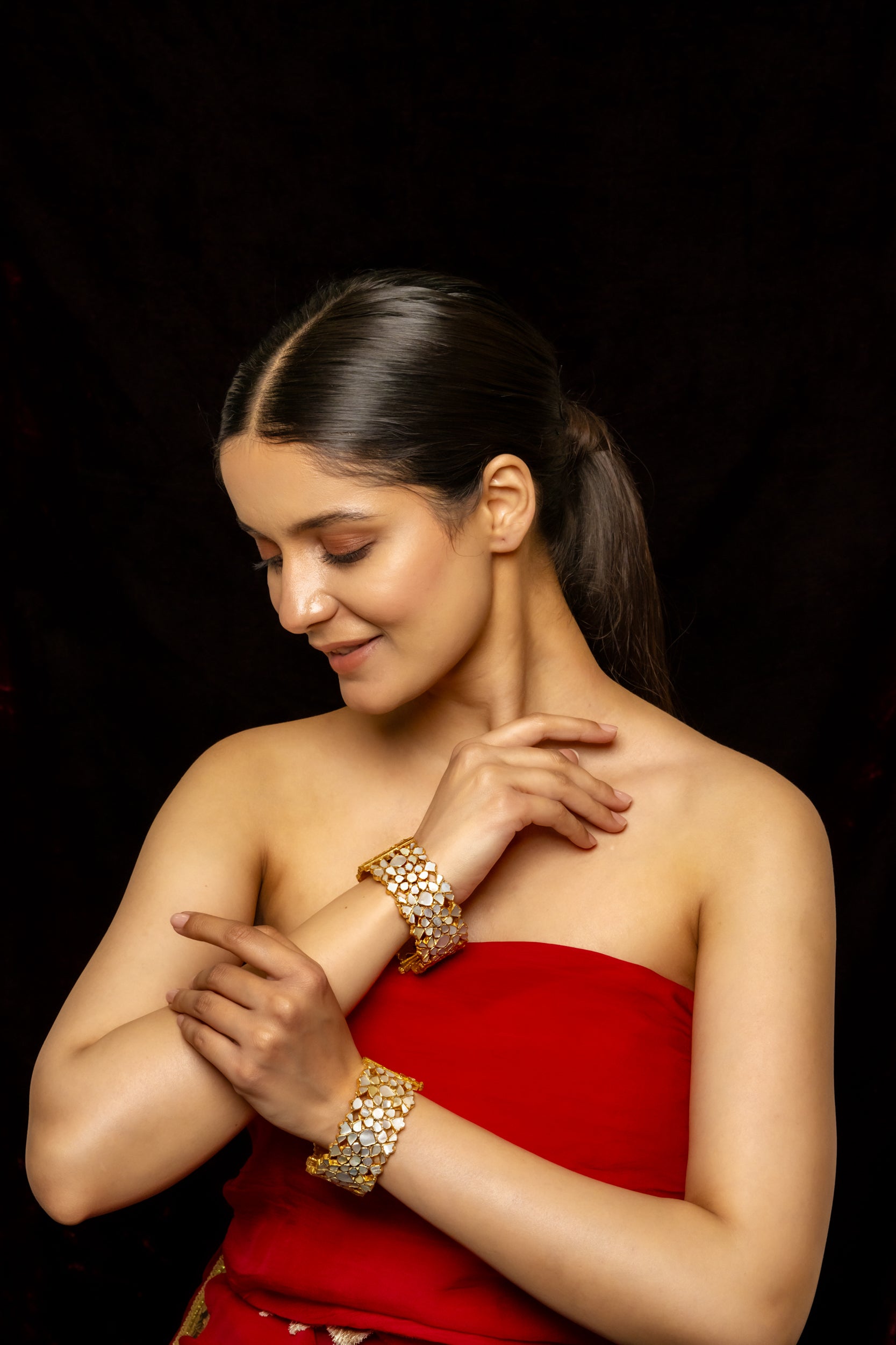 SJB1005- White Colour Gold Plated Mother of Pearl Bangle