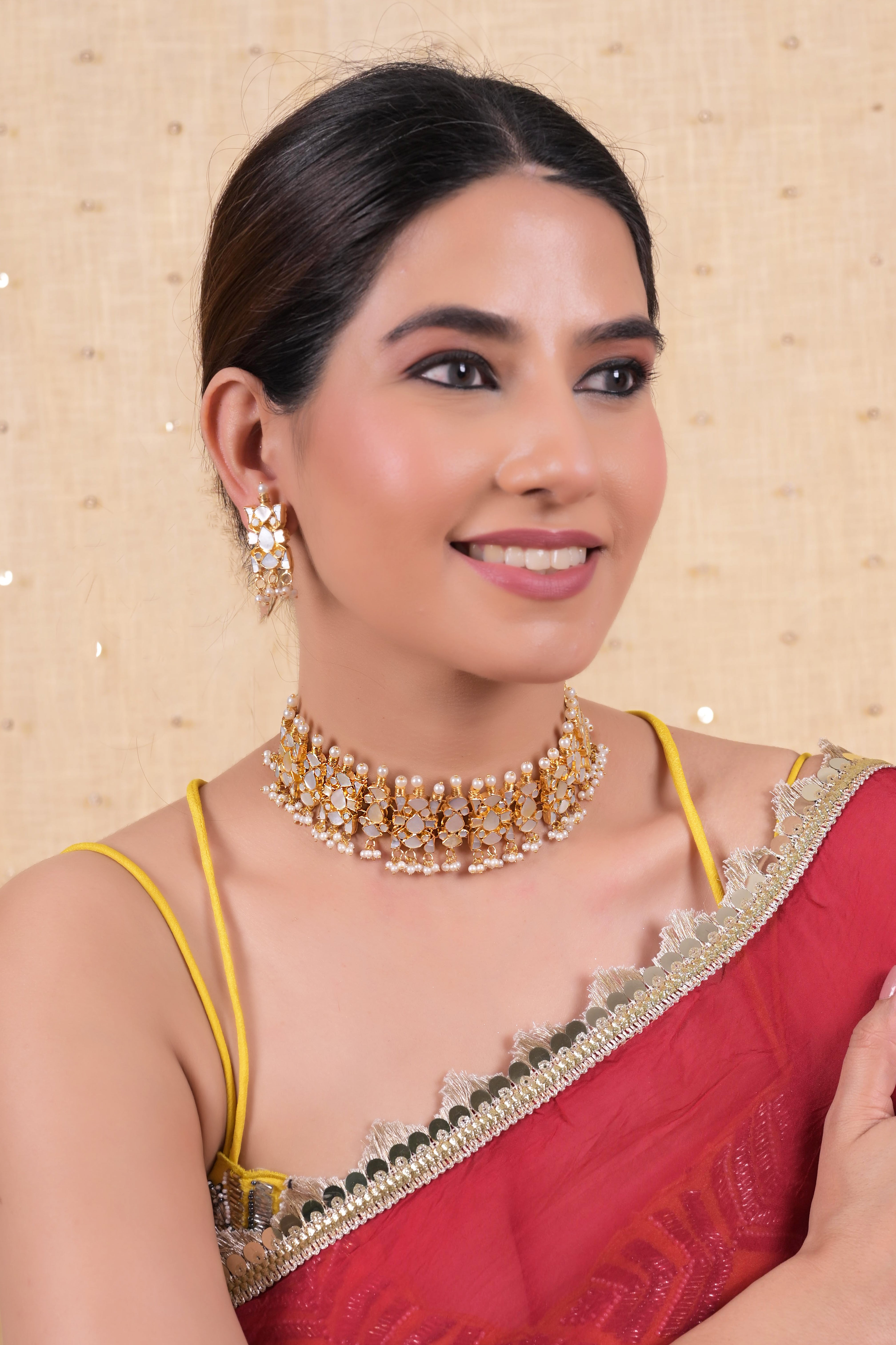 SJN1137- White Colour Gold Plated Mother of Pearl Choker with Earrings