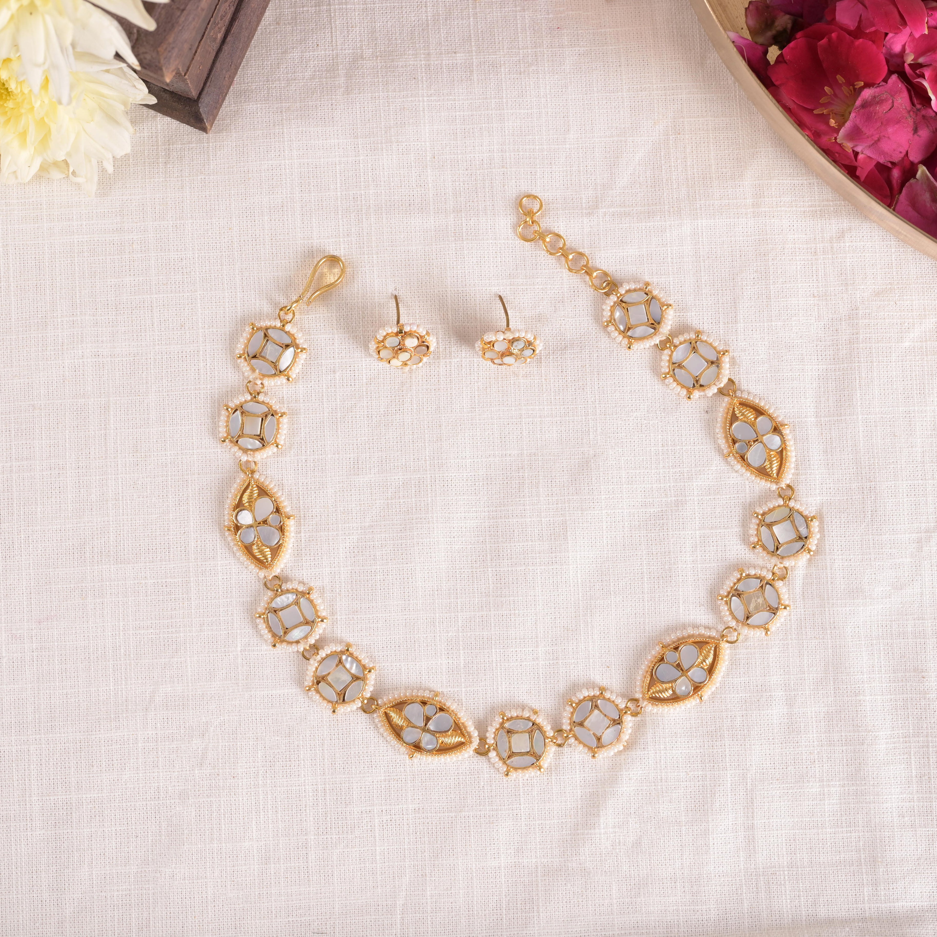 SJN1122- White Colour Gold Plated Mother of Pearl Choker with Earrings