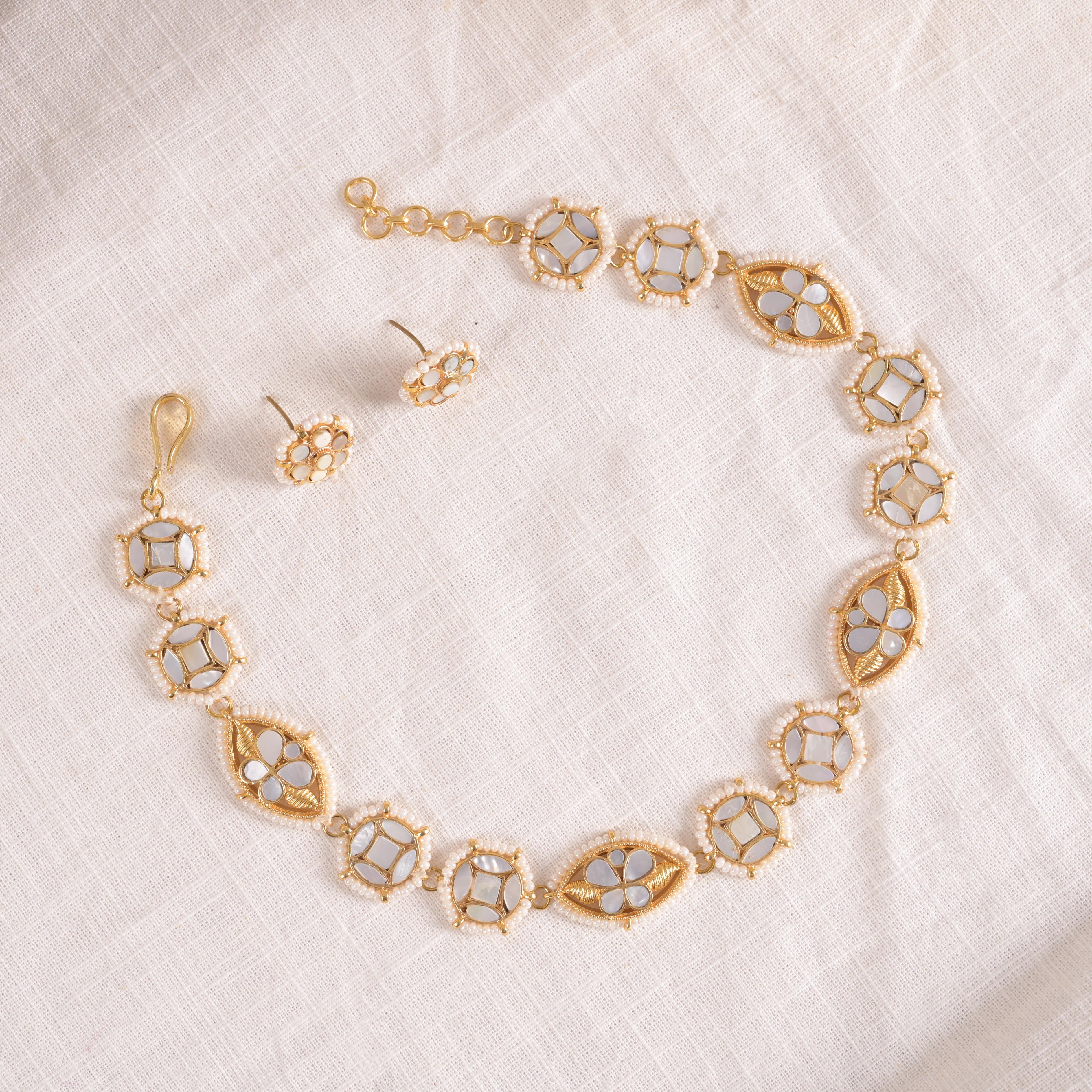 SJN1122- White Colour Gold Plated Mother of Pearl Choker with Earrings