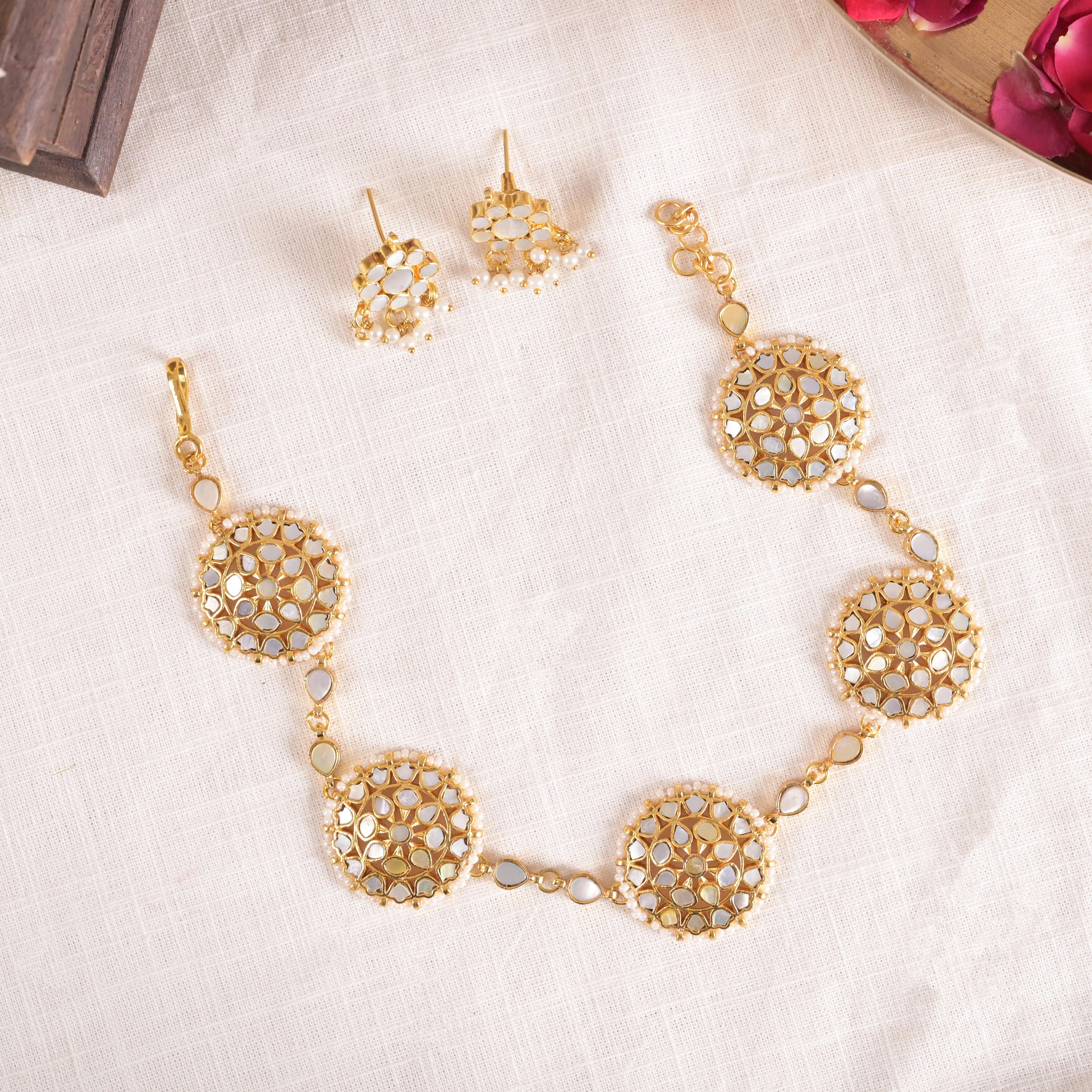 SJN1123- White Colour Gold Plated Mother of Pearl Choker with Earrings
