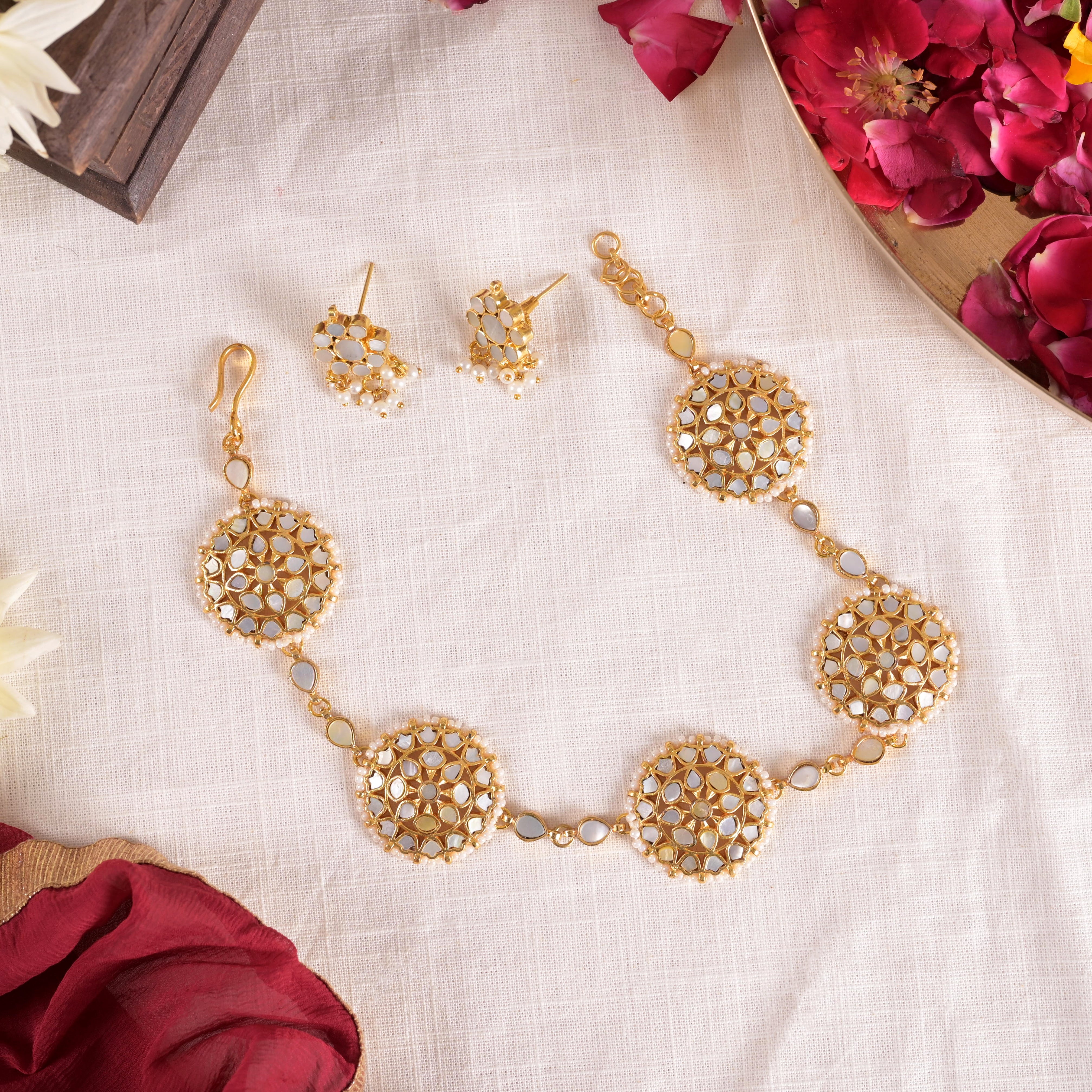 SJN1123- White Colour Gold Plated Mother of Pearl Choker with Earrings