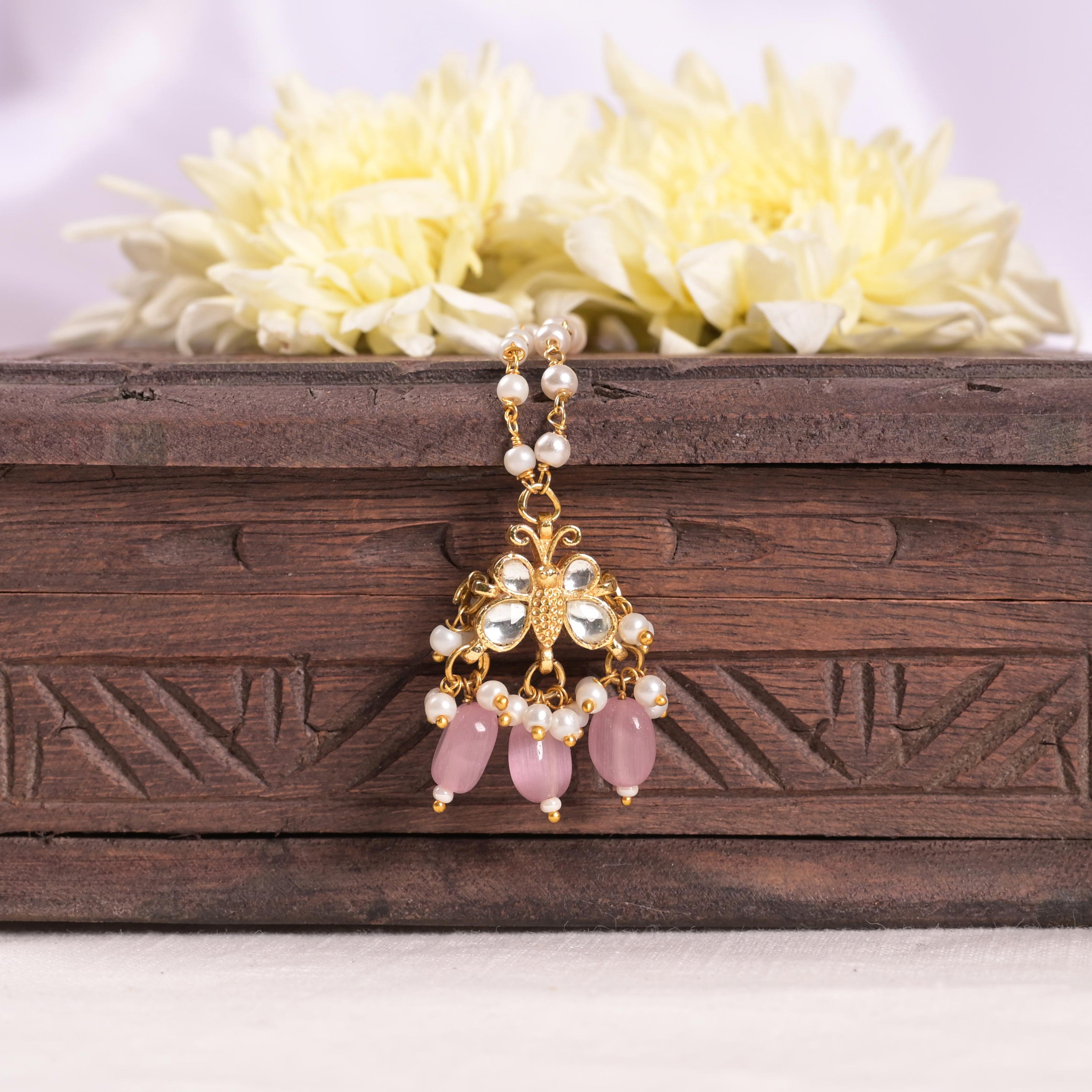 SJN1153- White Colour Butterfly Motif Gold Plated Jadau Kundan Pendant