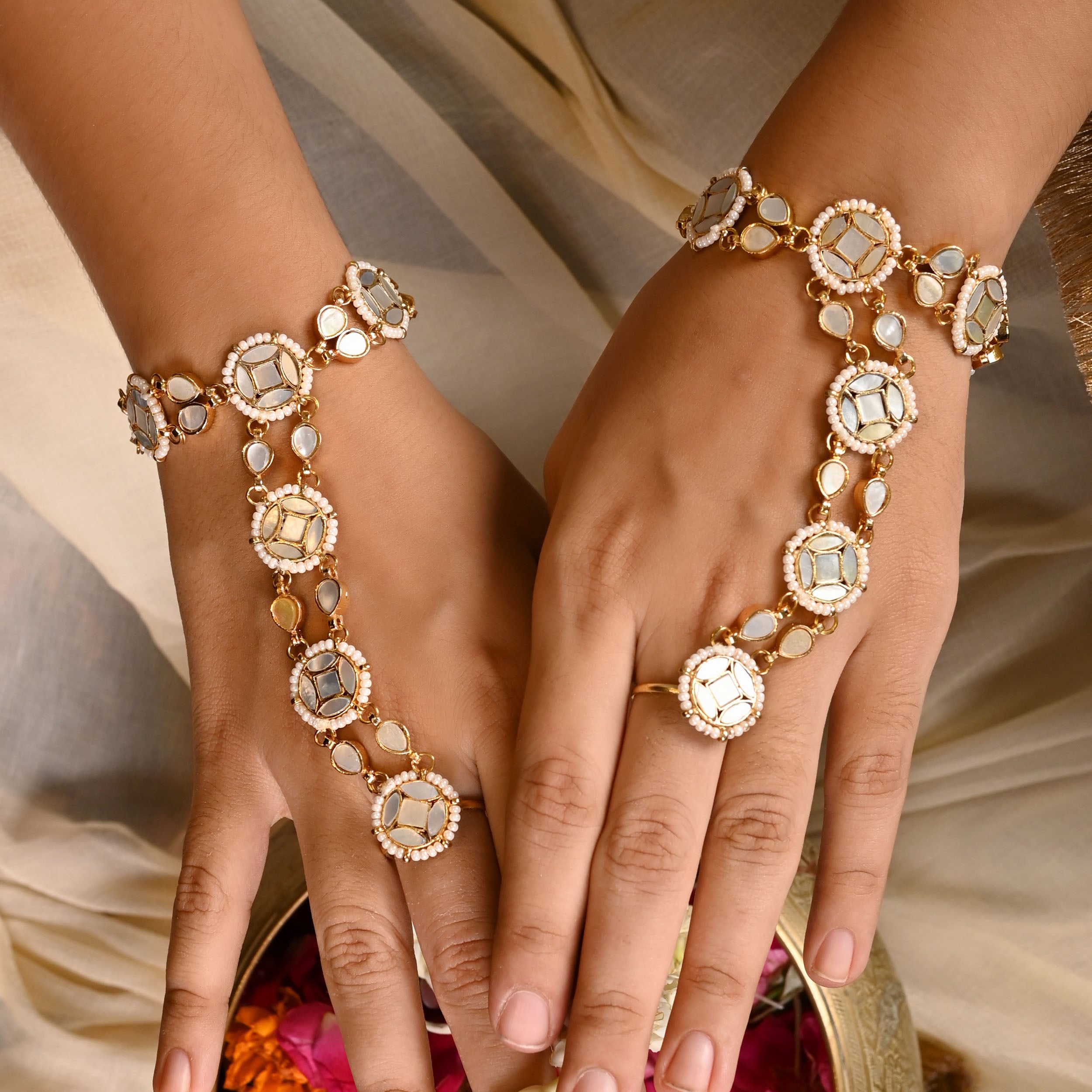 SJHP1014- White Colour Gold Plated Mother of Pearl Hathphool