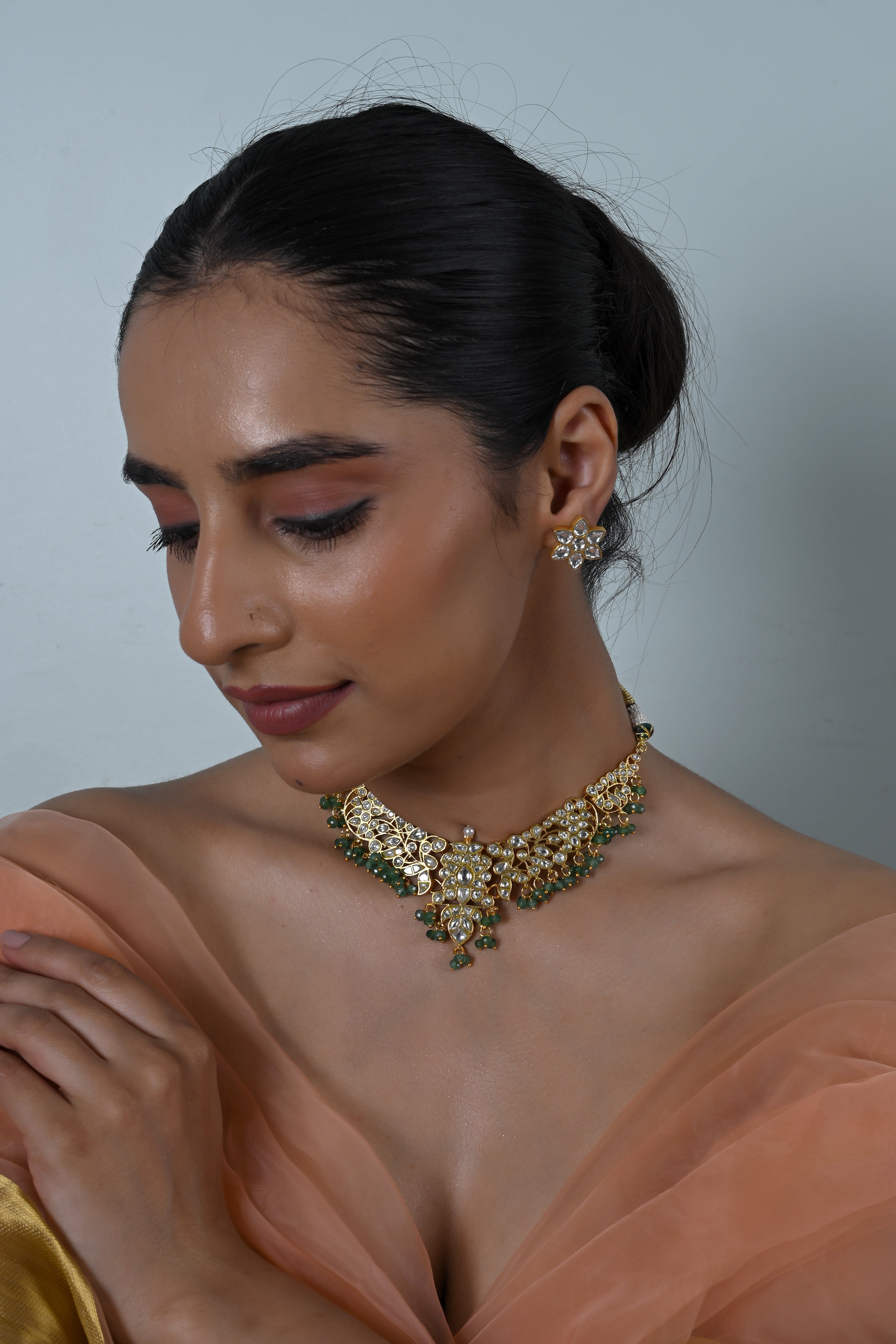 SJN1252- White Colour Gold Plated Jadau Kundan Thappa Necklace With Stud Earrings
