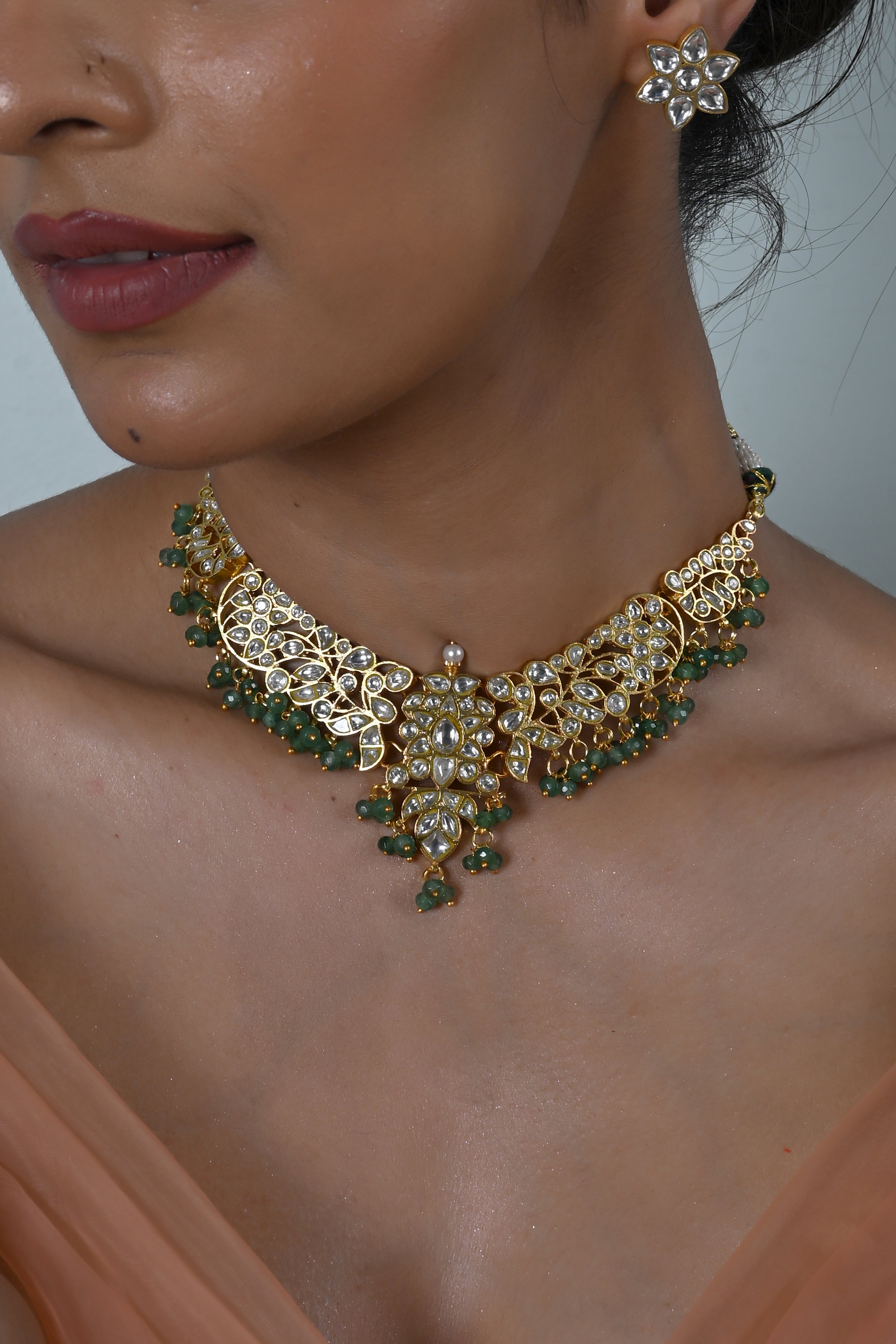 SJN1252- White Colour Gold Plated Jadau Kundan Thappa Necklace With Stud Earrings