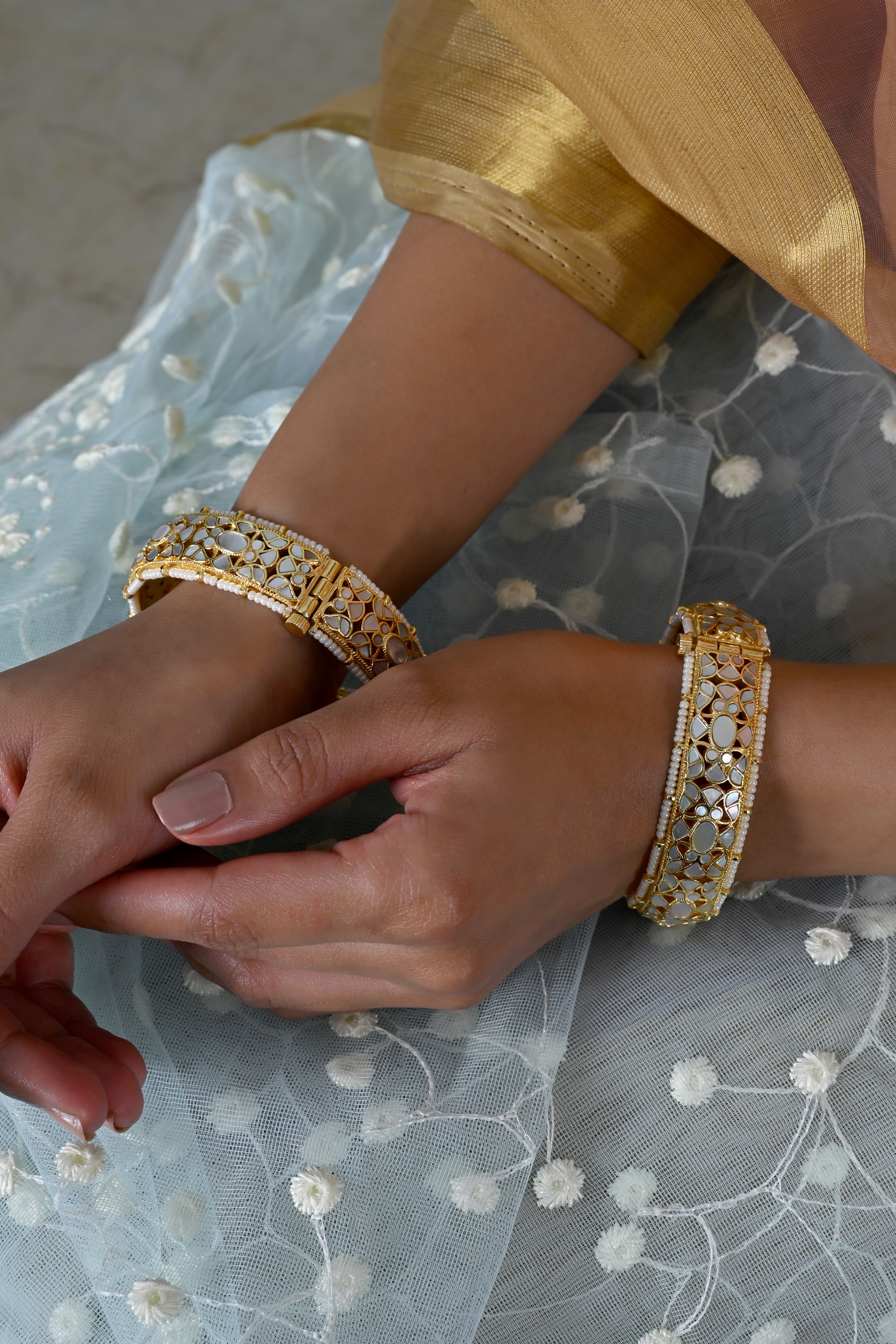 SJB1036- White Colour Gold Plated Mother of Pearl Bangle