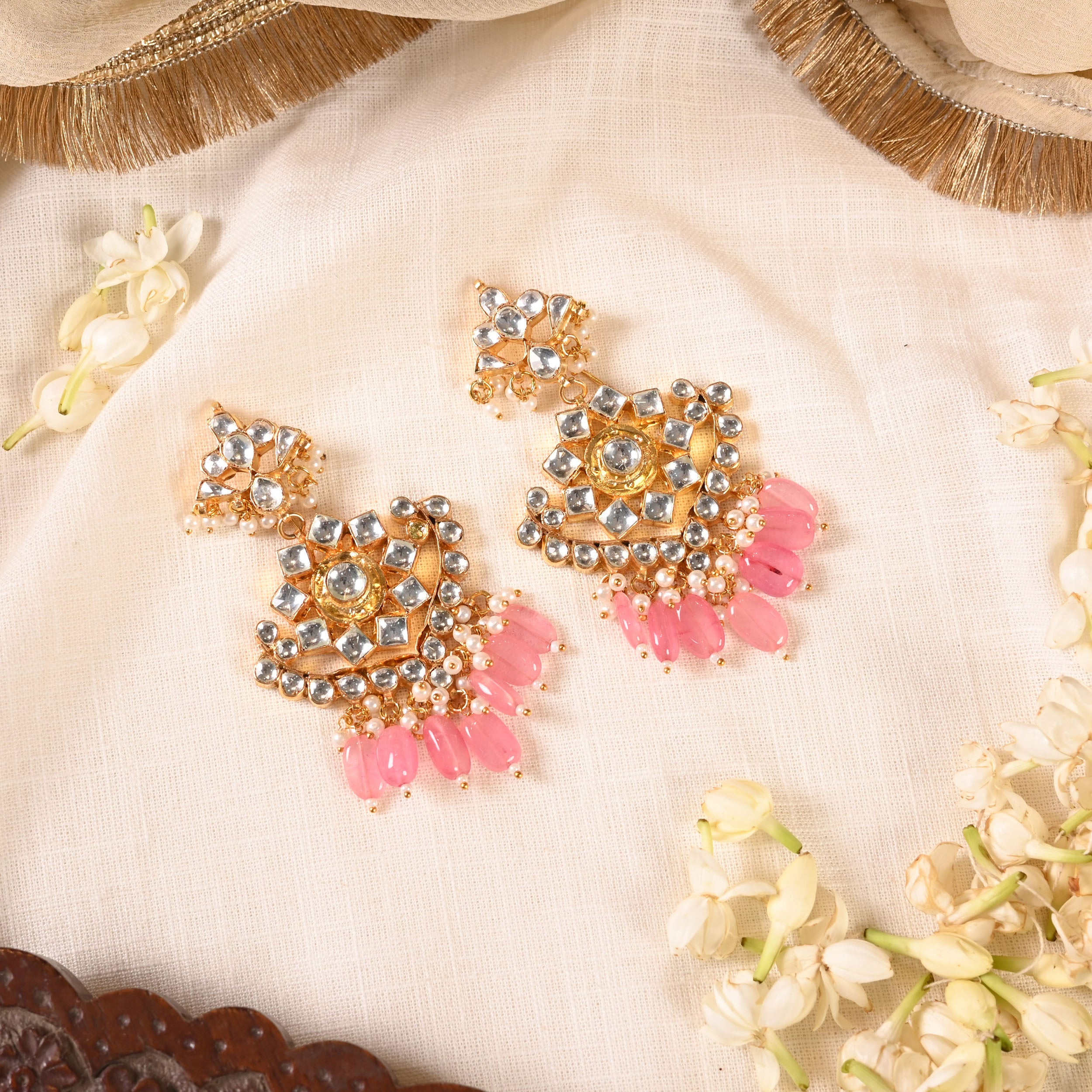 SJE1031- White Colour Gold Plated Dangler Earrings