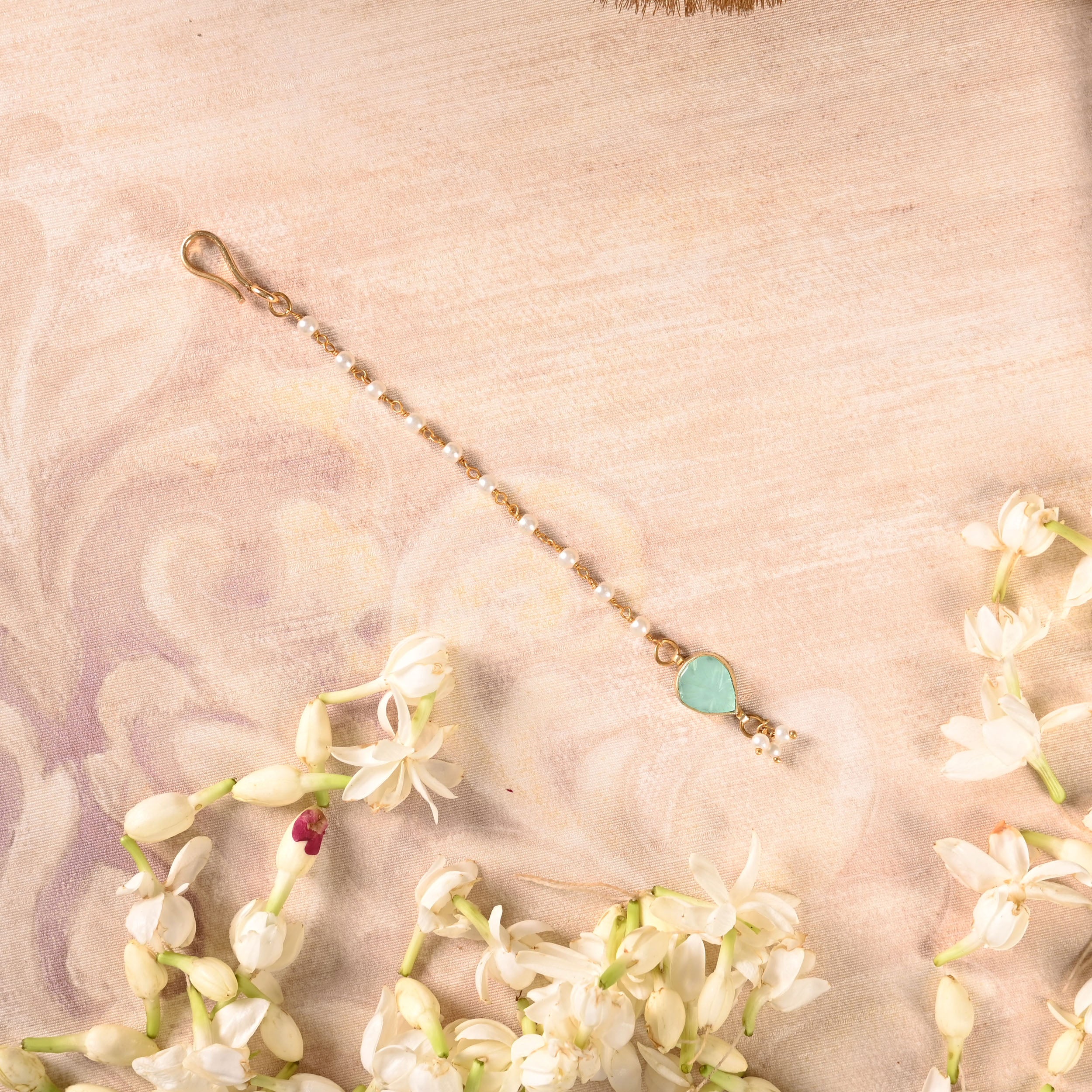 SJT1017-White and Mint Green Gold Plated Kundan Maang Tika