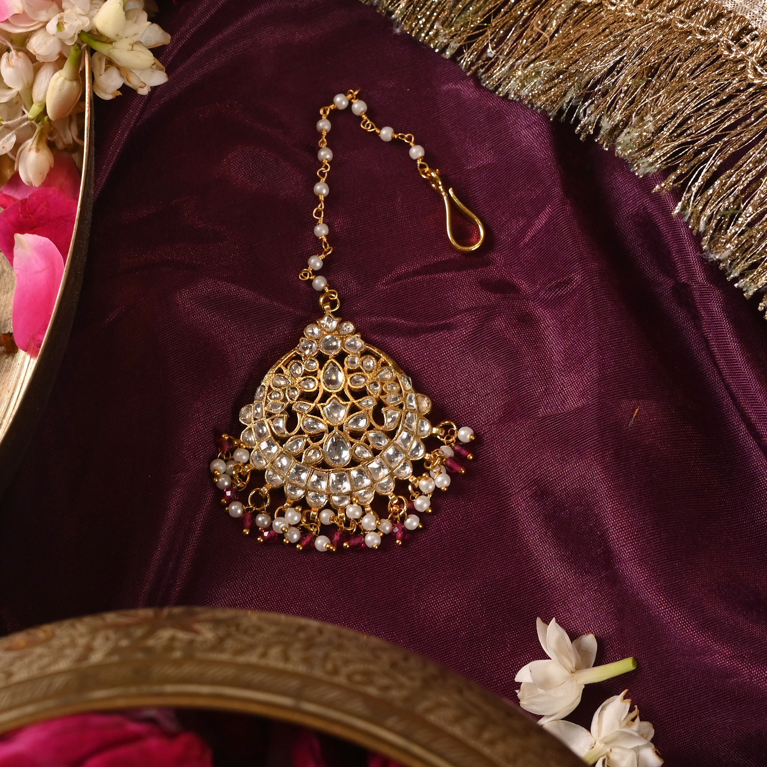 SJT1018-White and Red Color Kundan Maang Tika