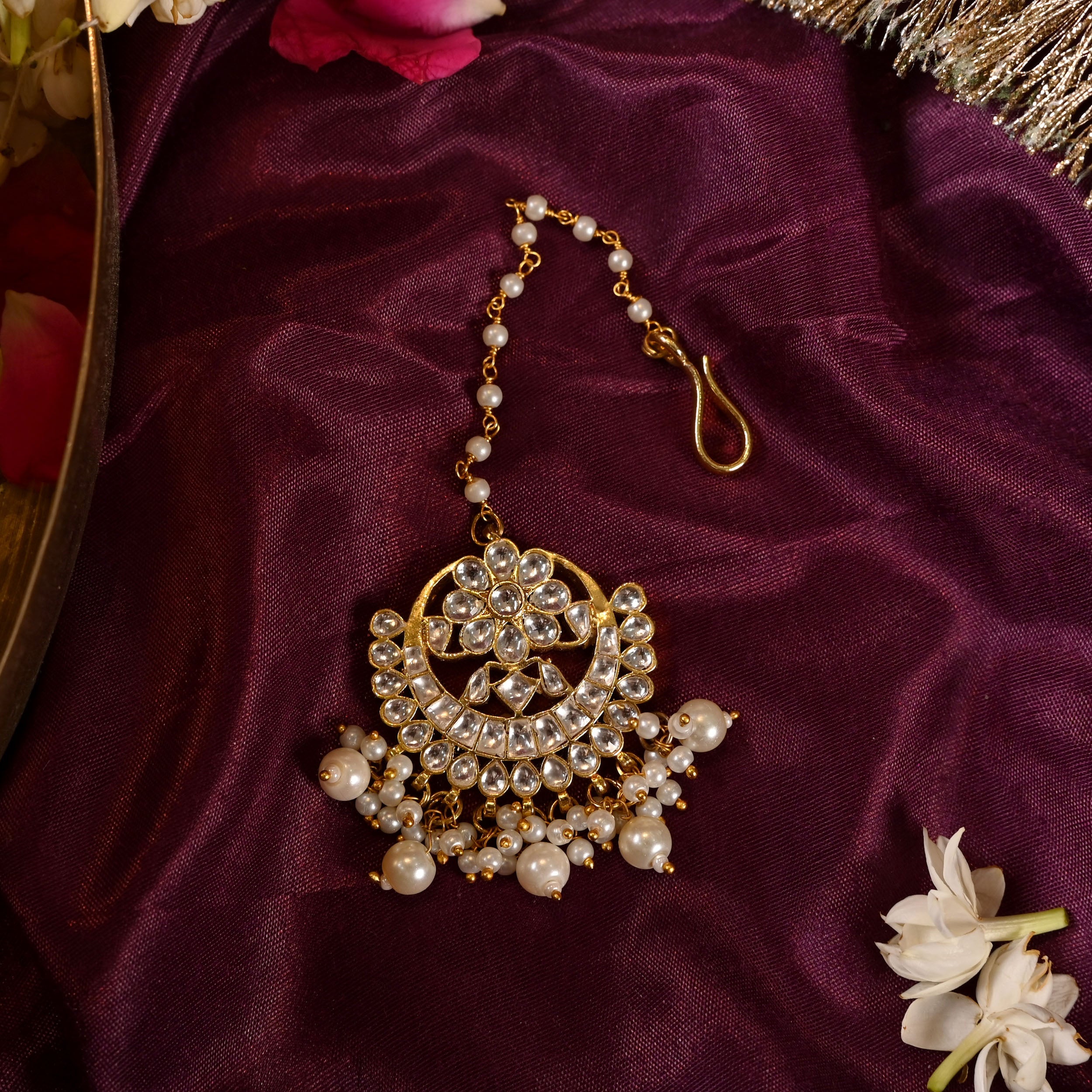 SJT1021-White Color Gold Plated Jadau Kundan Maang Tika