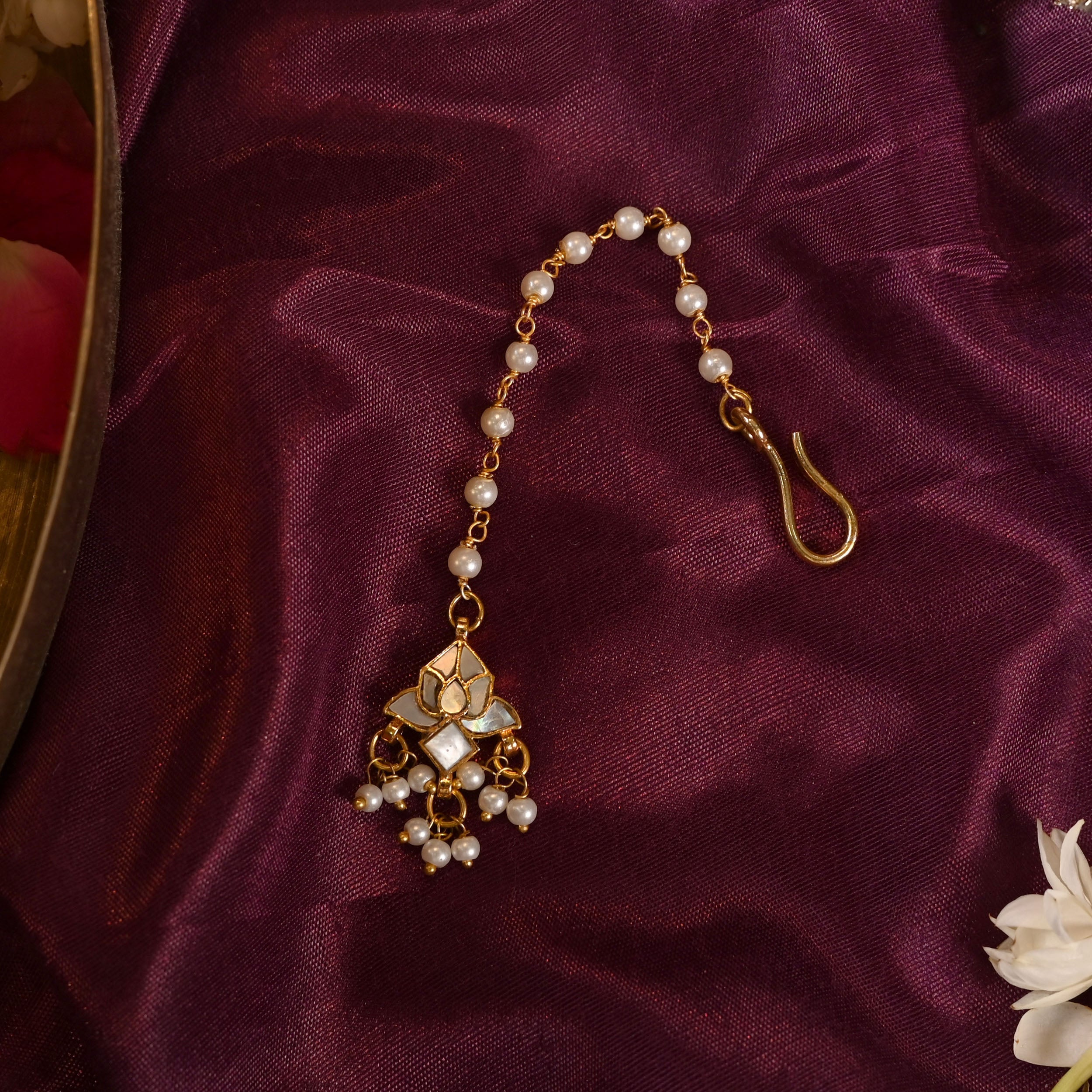 SJT1022-White Color Mother Of Pearl Maang Tika