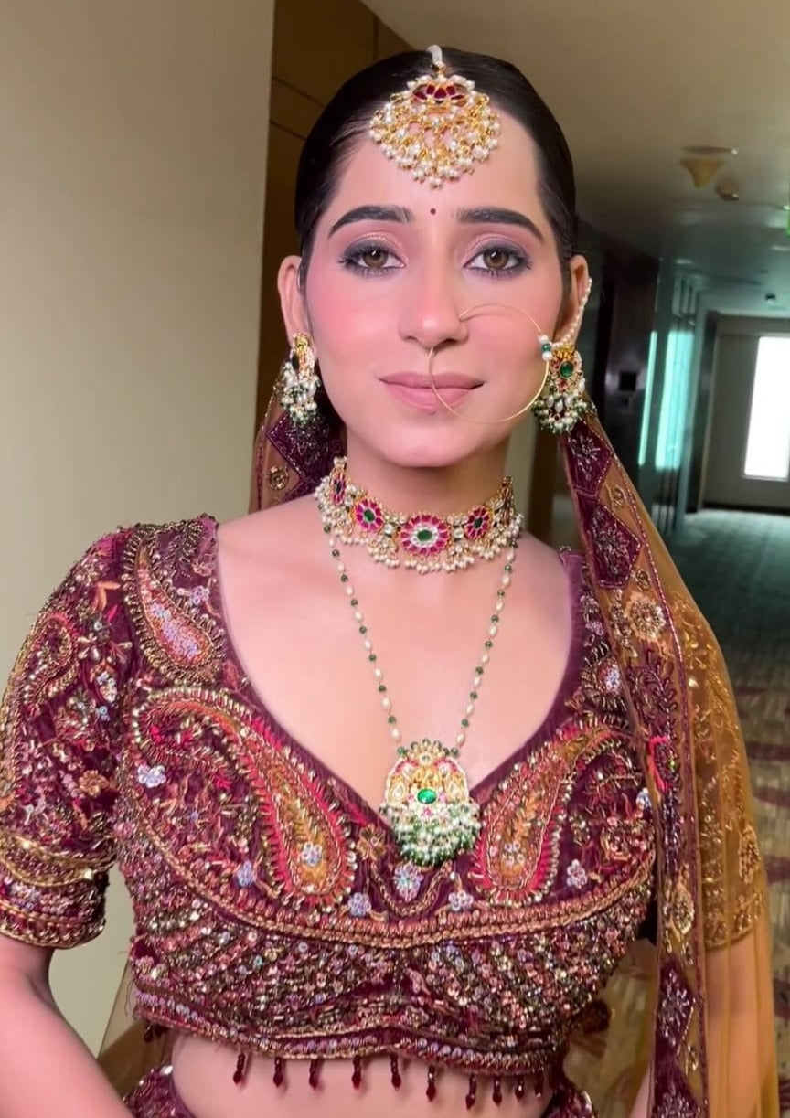 Myra Choker with Pendant and Earrings and Tika