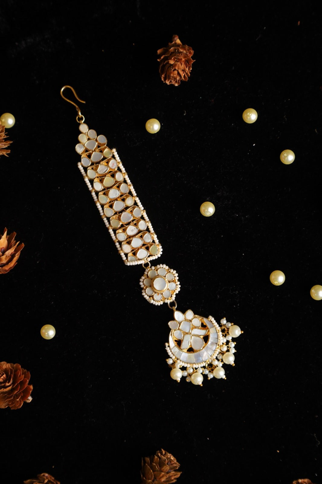 SJT1044- White Colour Gold Plated Mother of Pearl Maang Tika