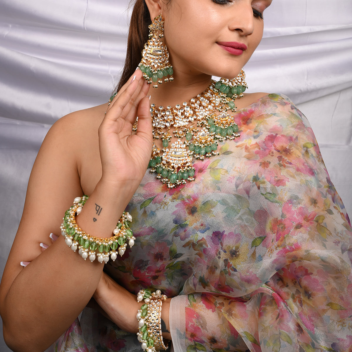 Hoysala Jadau Kundan Necklace Set