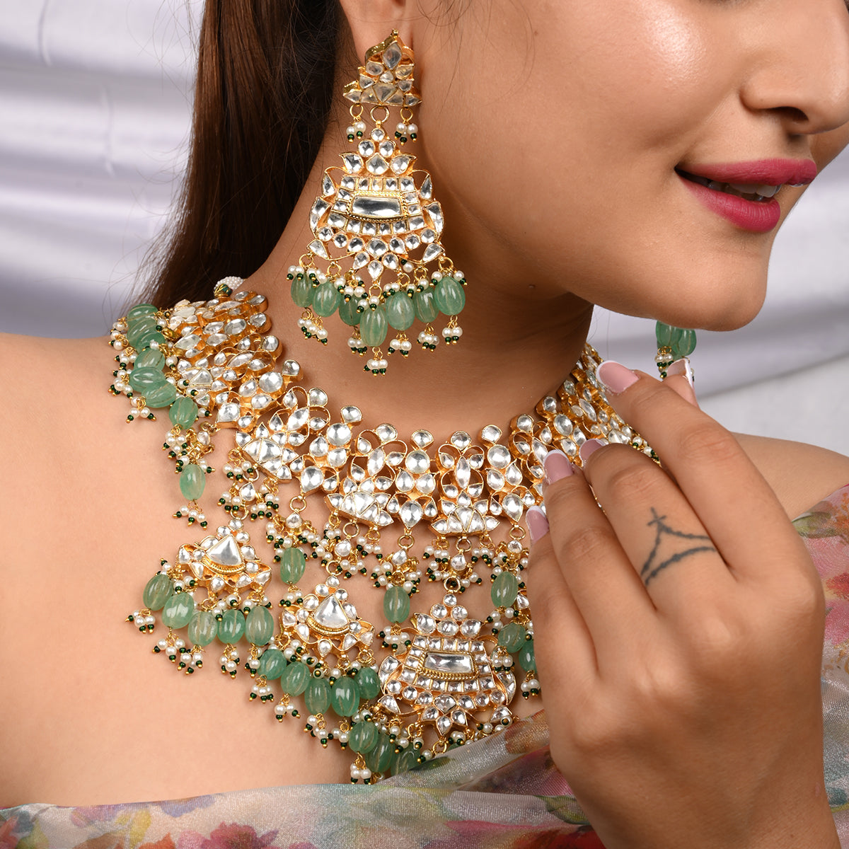Hoysala Jadau Kundan Necklace Set