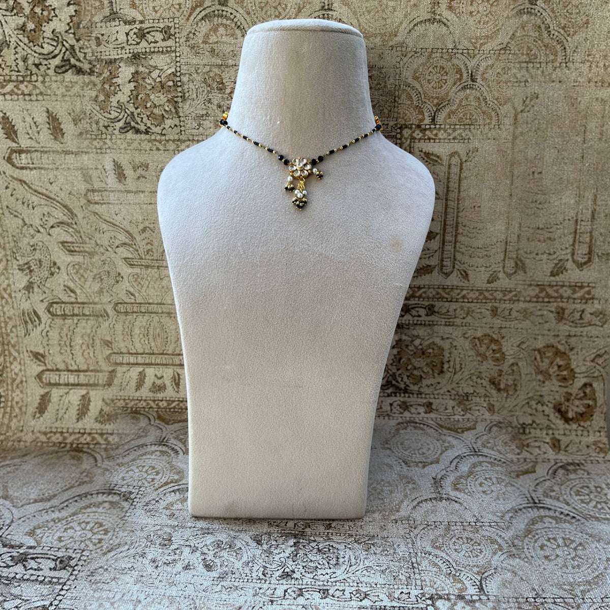 Camila Pushp Jadau Kundan Mangalsutra