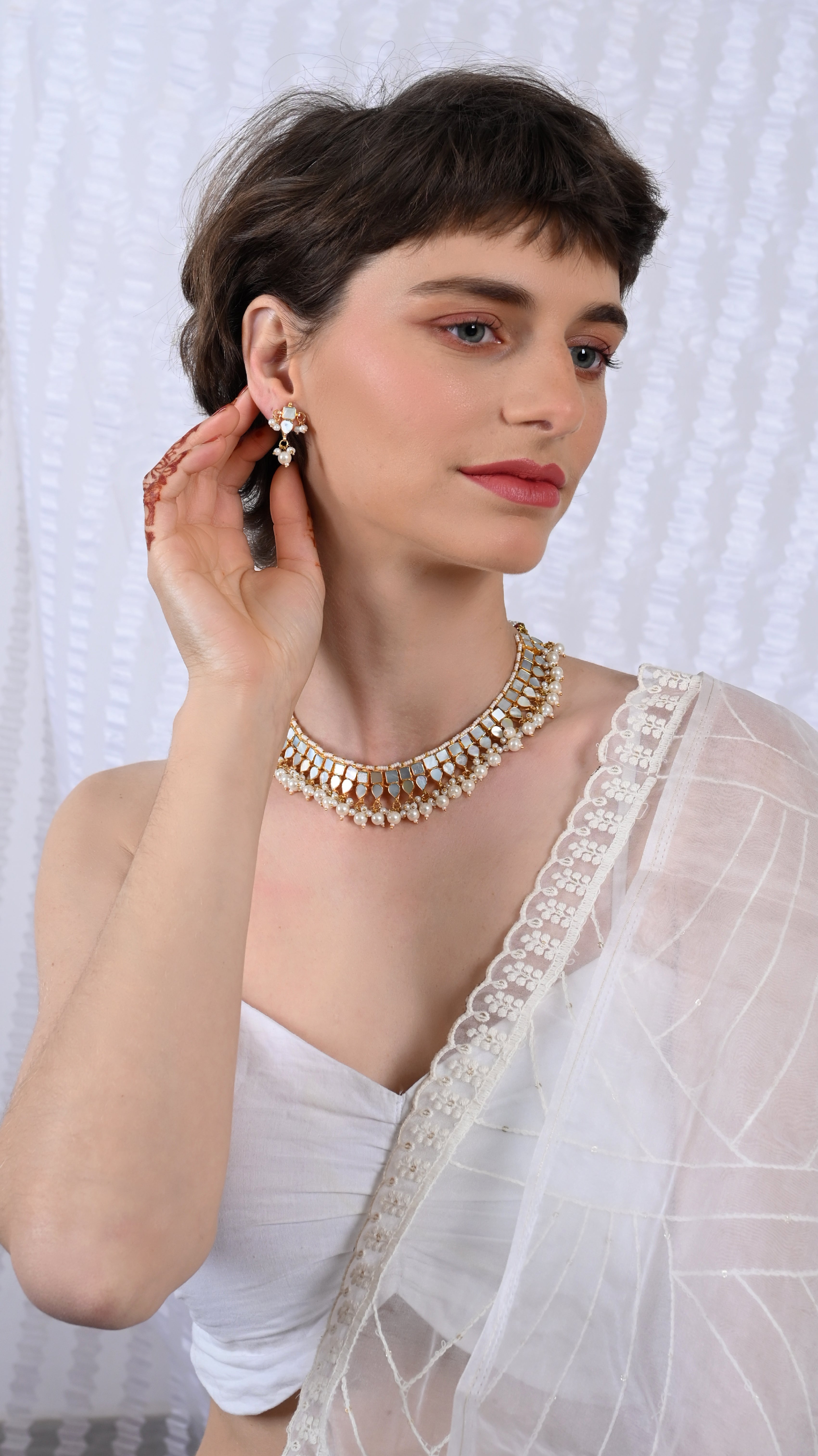 SJN1021- White Colour Gold Plated Mother of Pearl Choker with Earrings