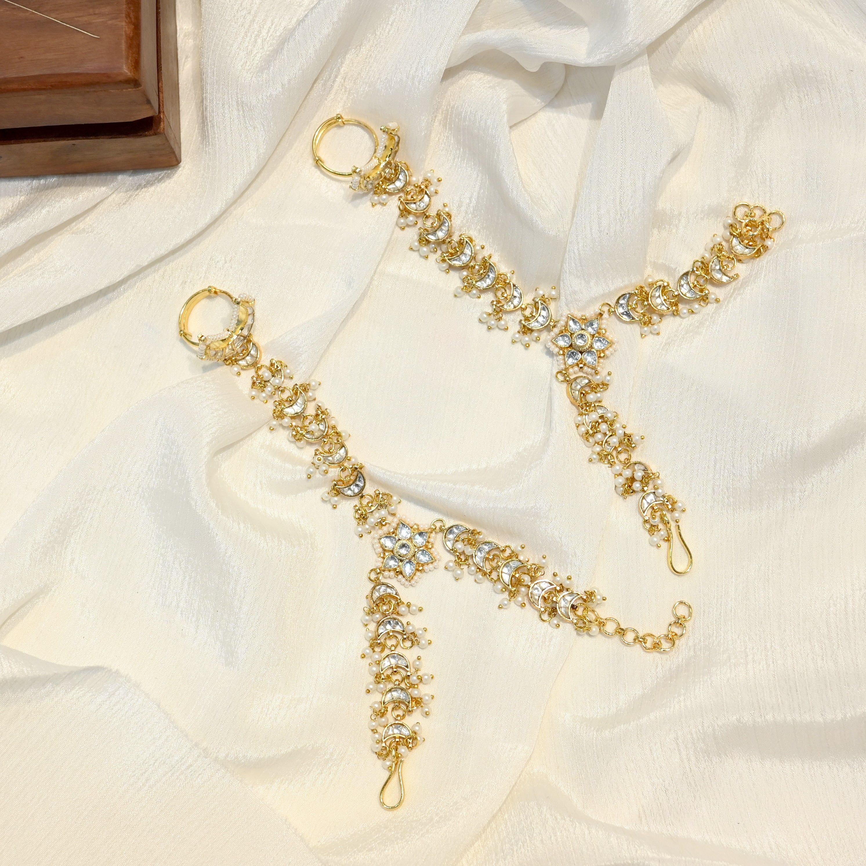 SJHP1009- White Colour Gold Plated Jadau Kundan Hathphool