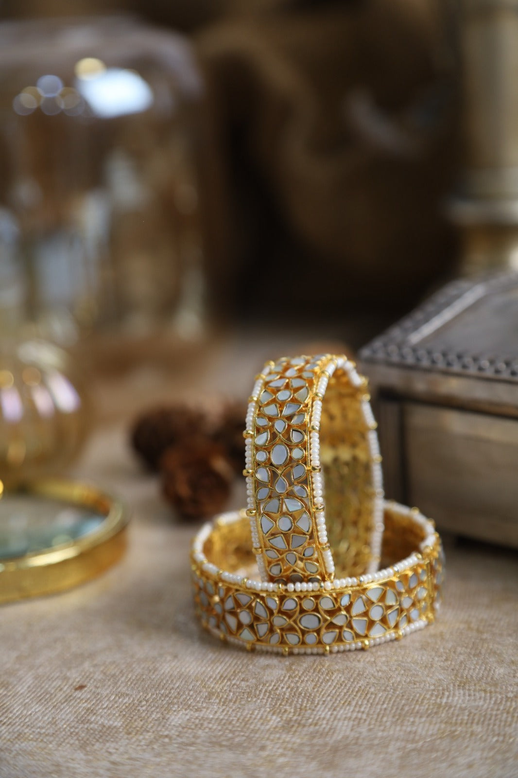 SJB1010- White Colour Gold Plated Mother of Pearl Bangle