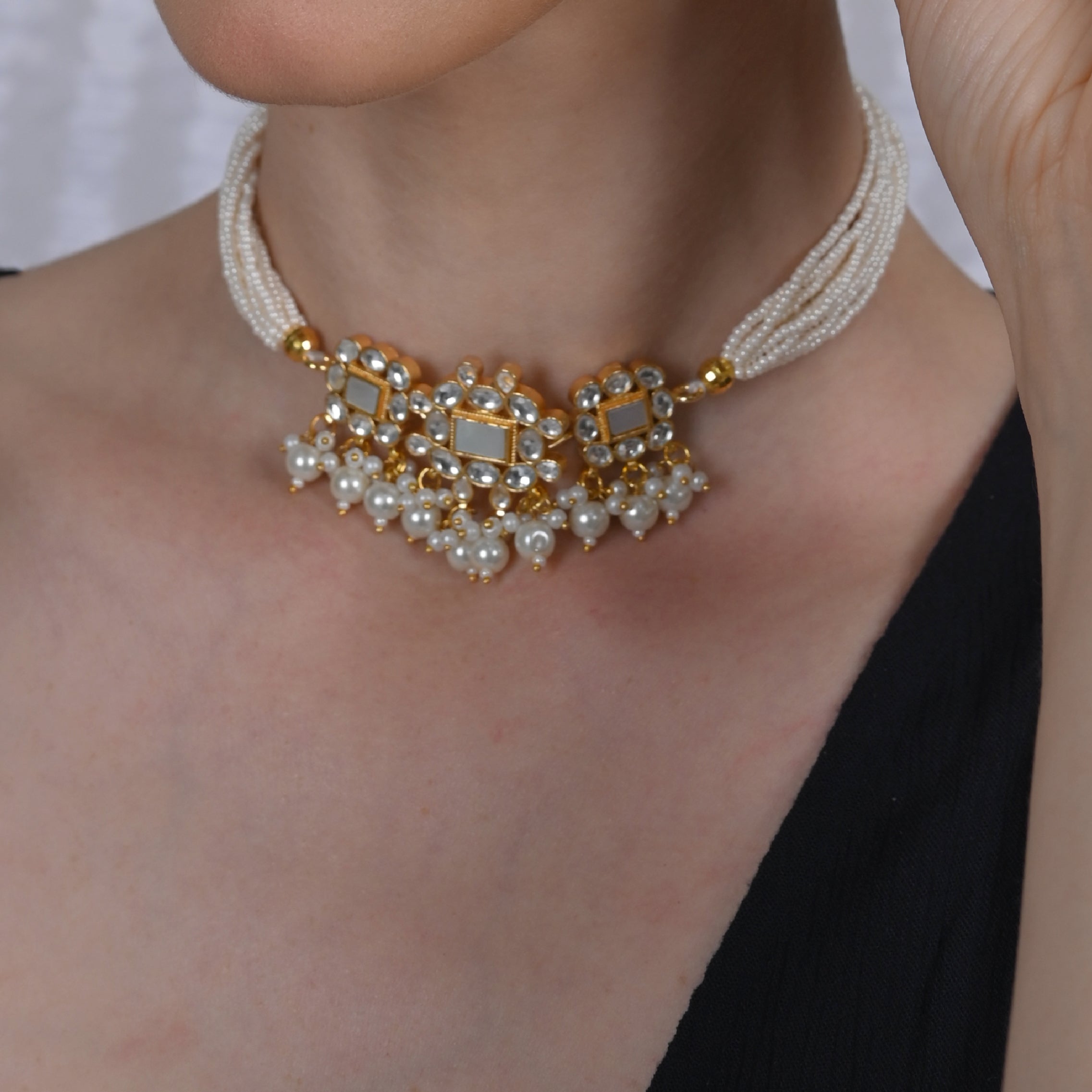 SJN1029- White Colour Gold Plated Mother of Pearl Choker with Earrings