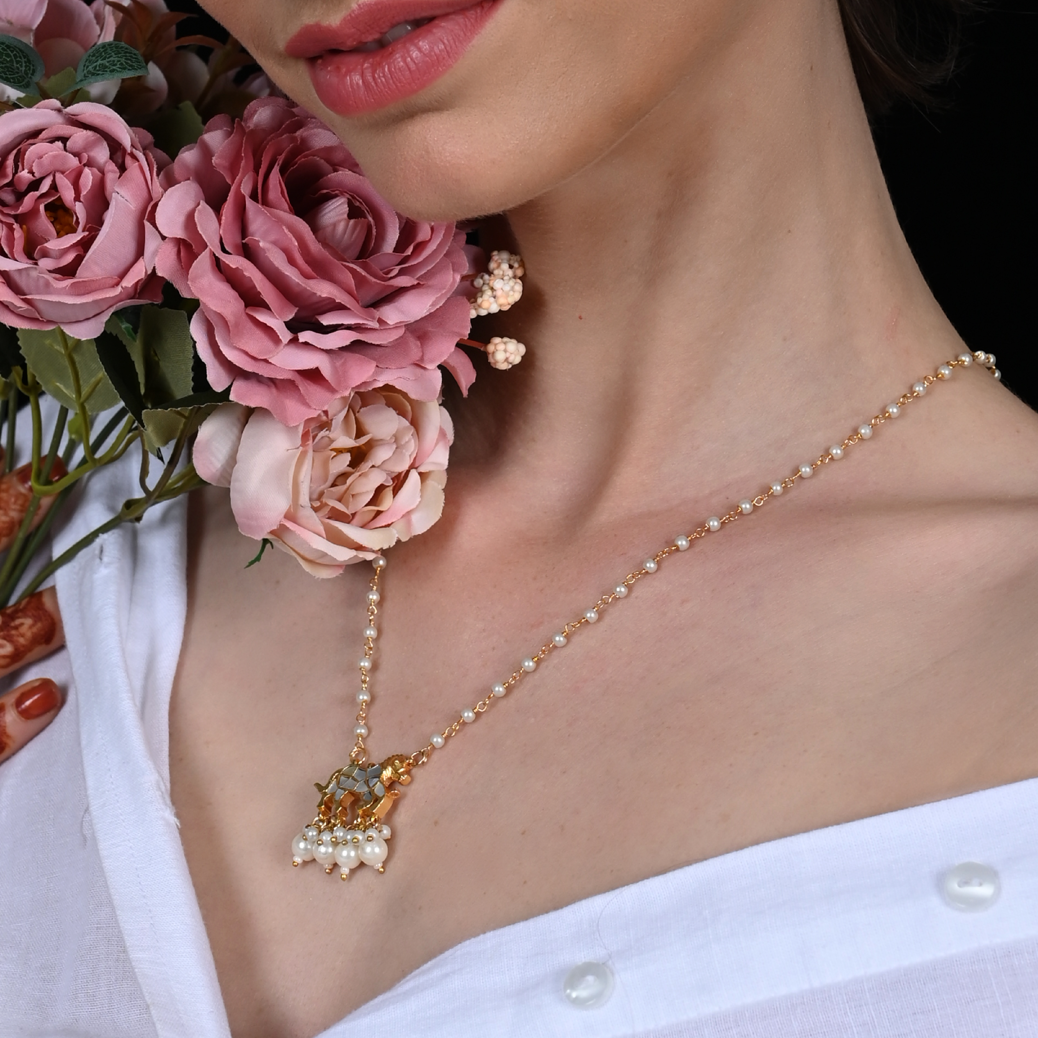 SJN1089- White Colour Hourse Motif Gold Plated Mother of Pearl Pendant
