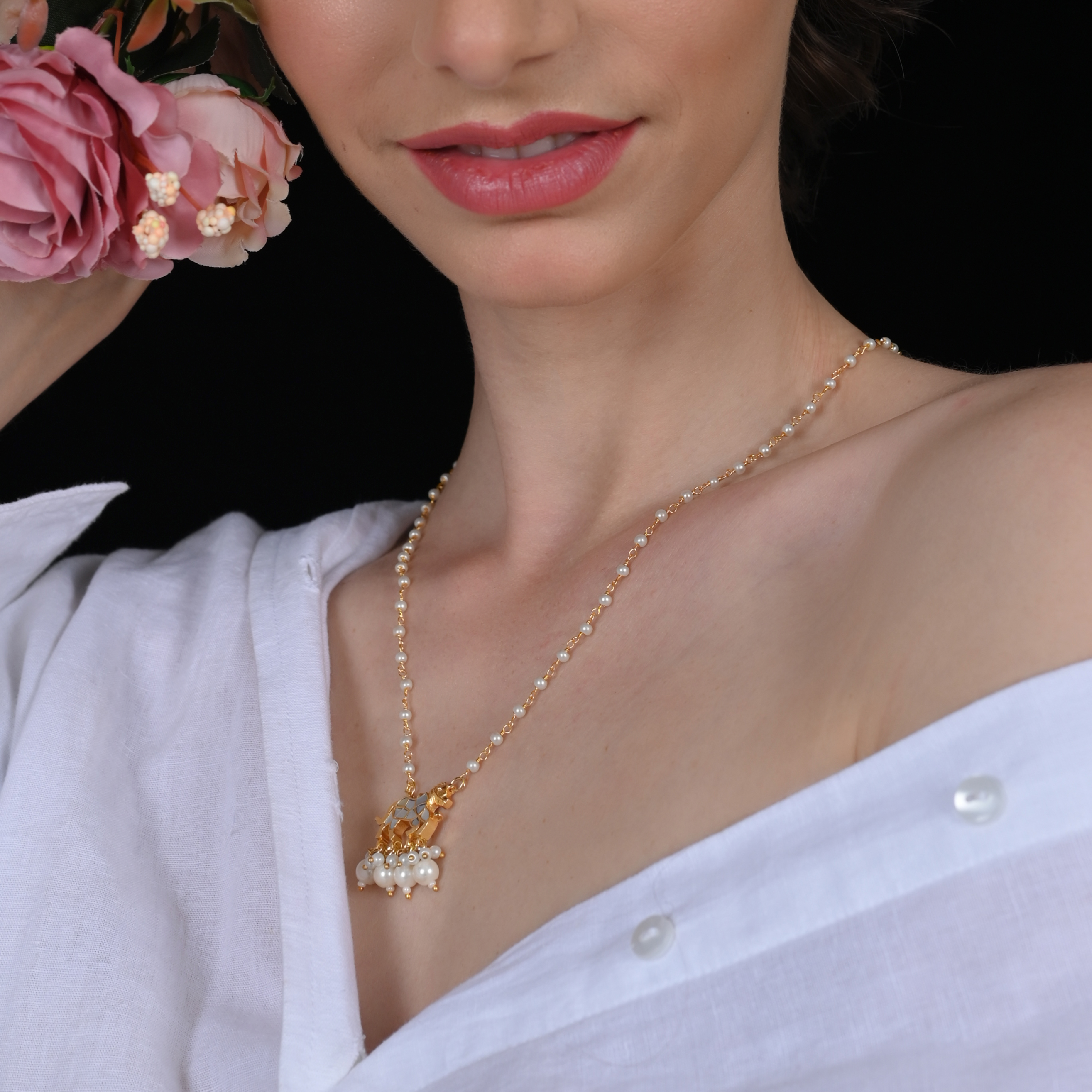 SJN1089- White Colour Hourse Motif Gold Plated Mother of Pearl Pendant