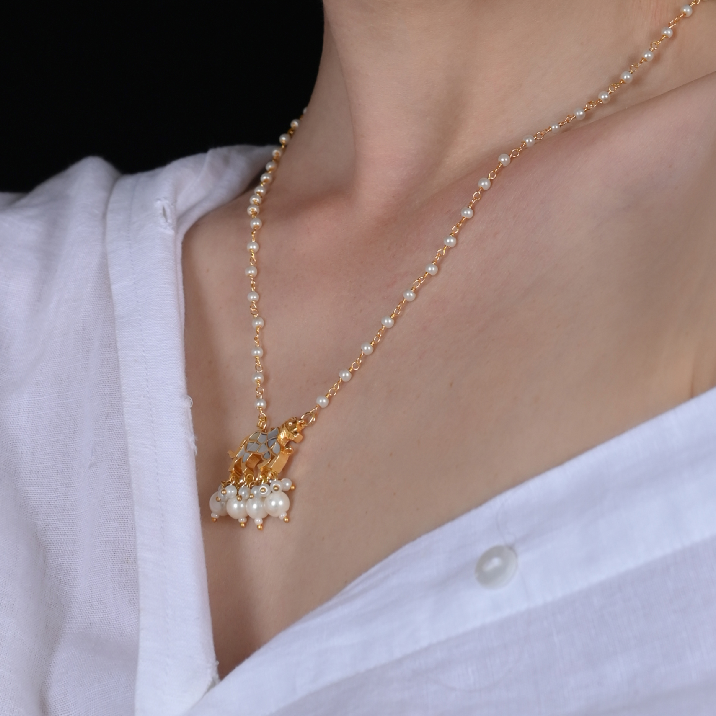 SJN1089- White Colour Hourse Motif Gold Plated Mother of Pearl Pendant